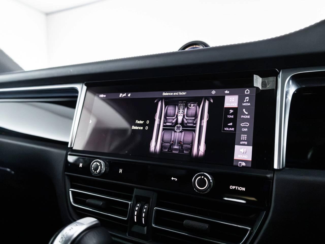 Porsche Macan view 26
