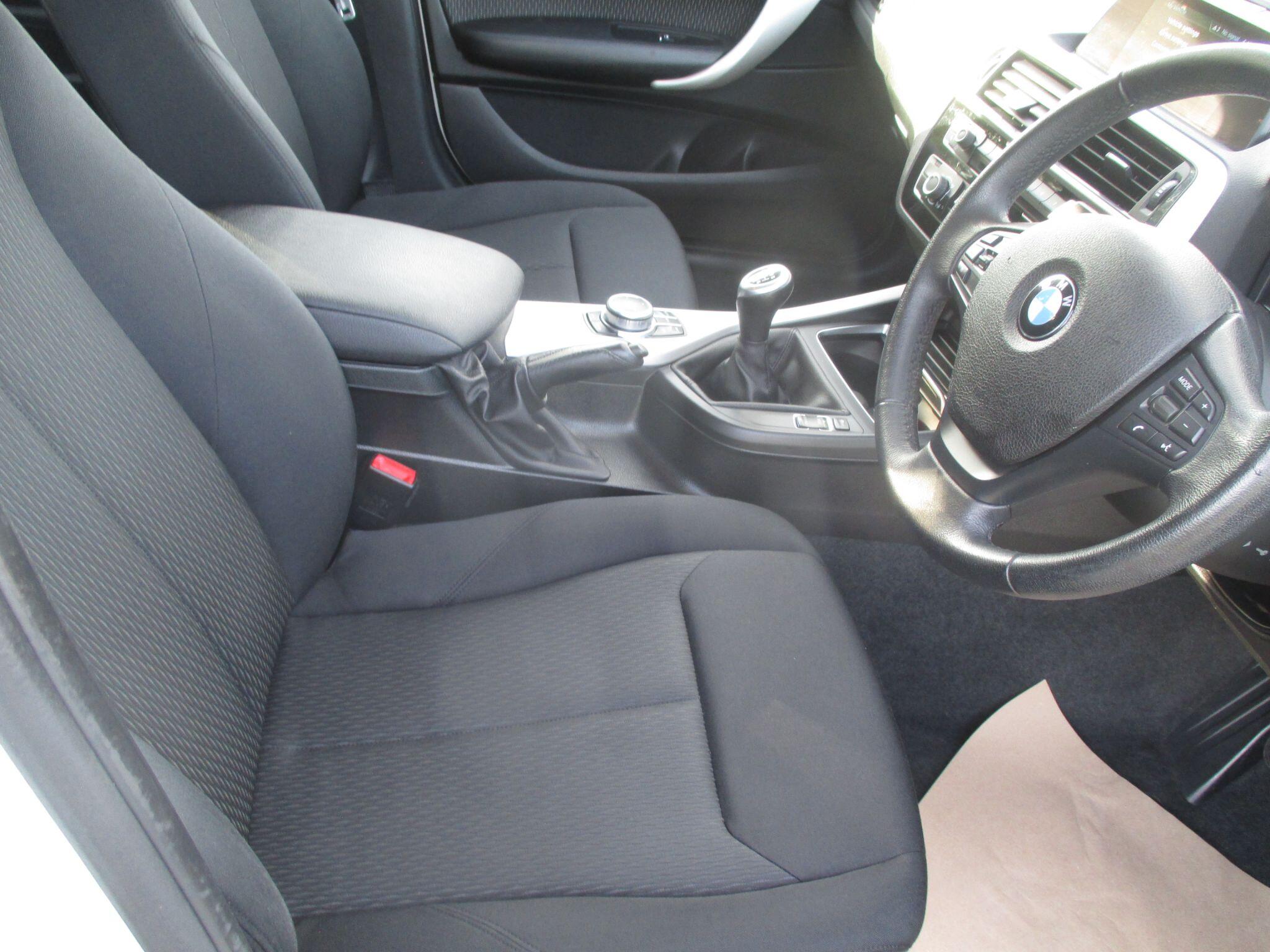 BMW 1 Series view 22