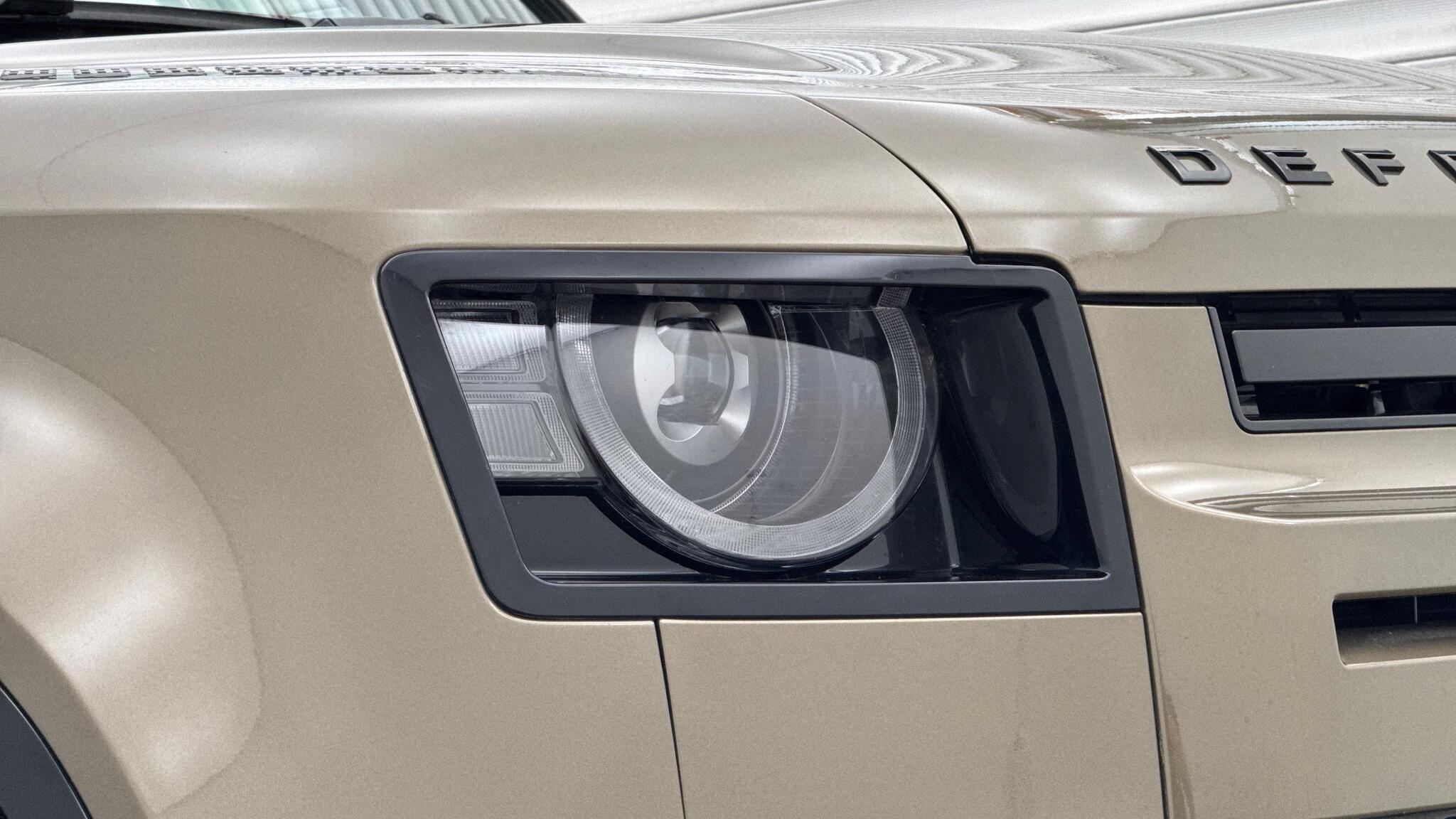 Land Rover Defender view 17