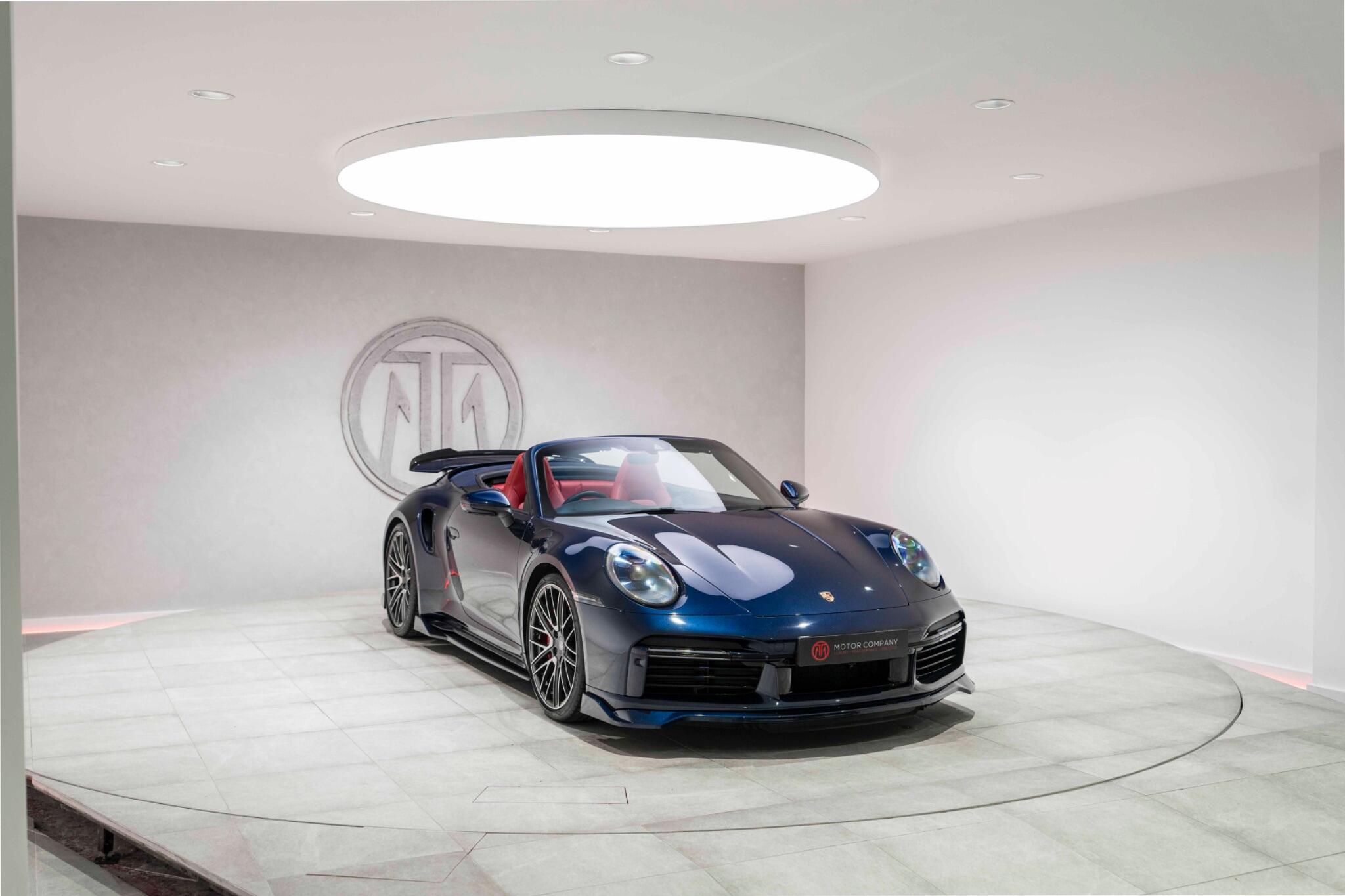 Porsche 911 view 5
