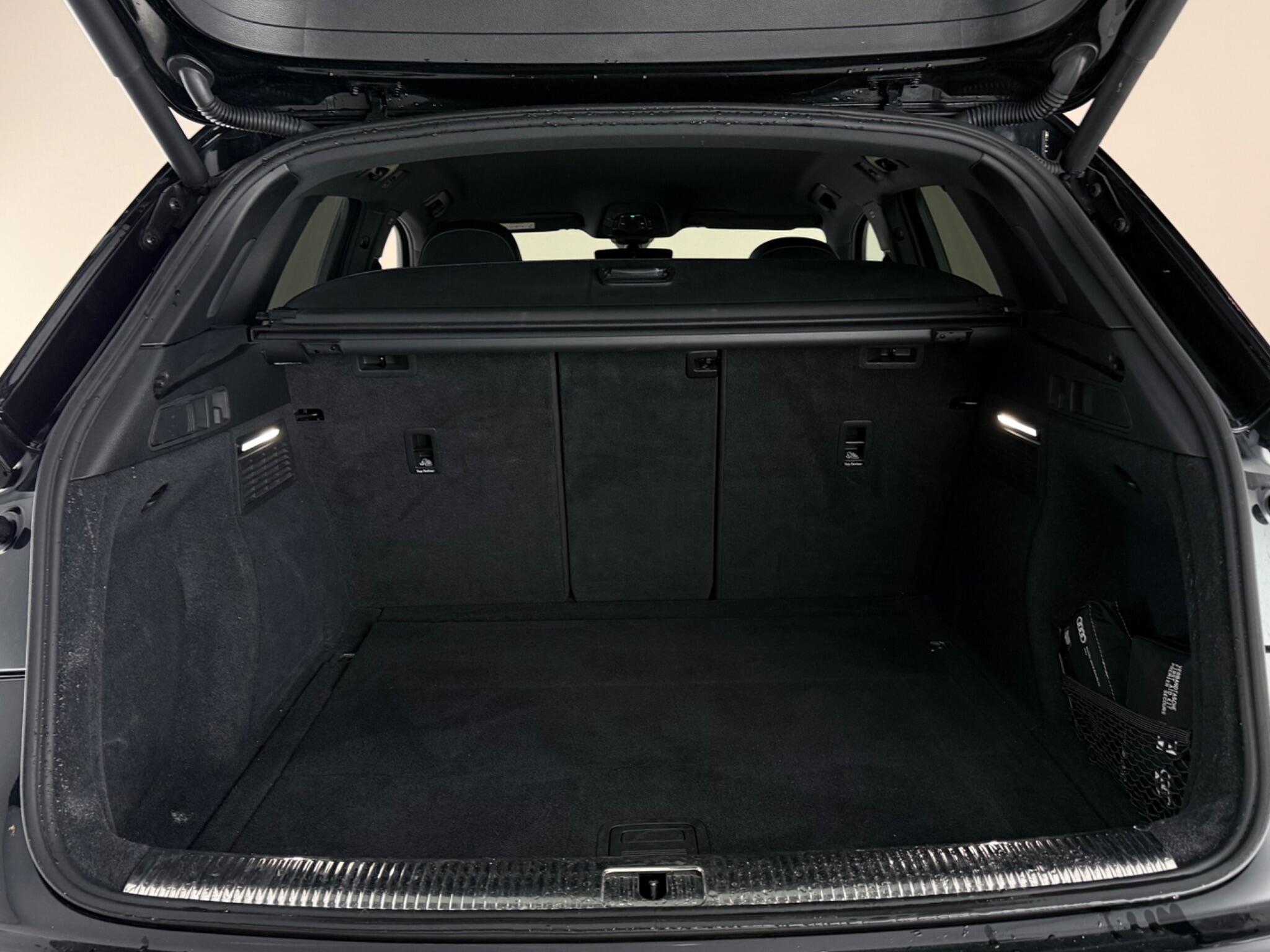 Audi Q5 view 10