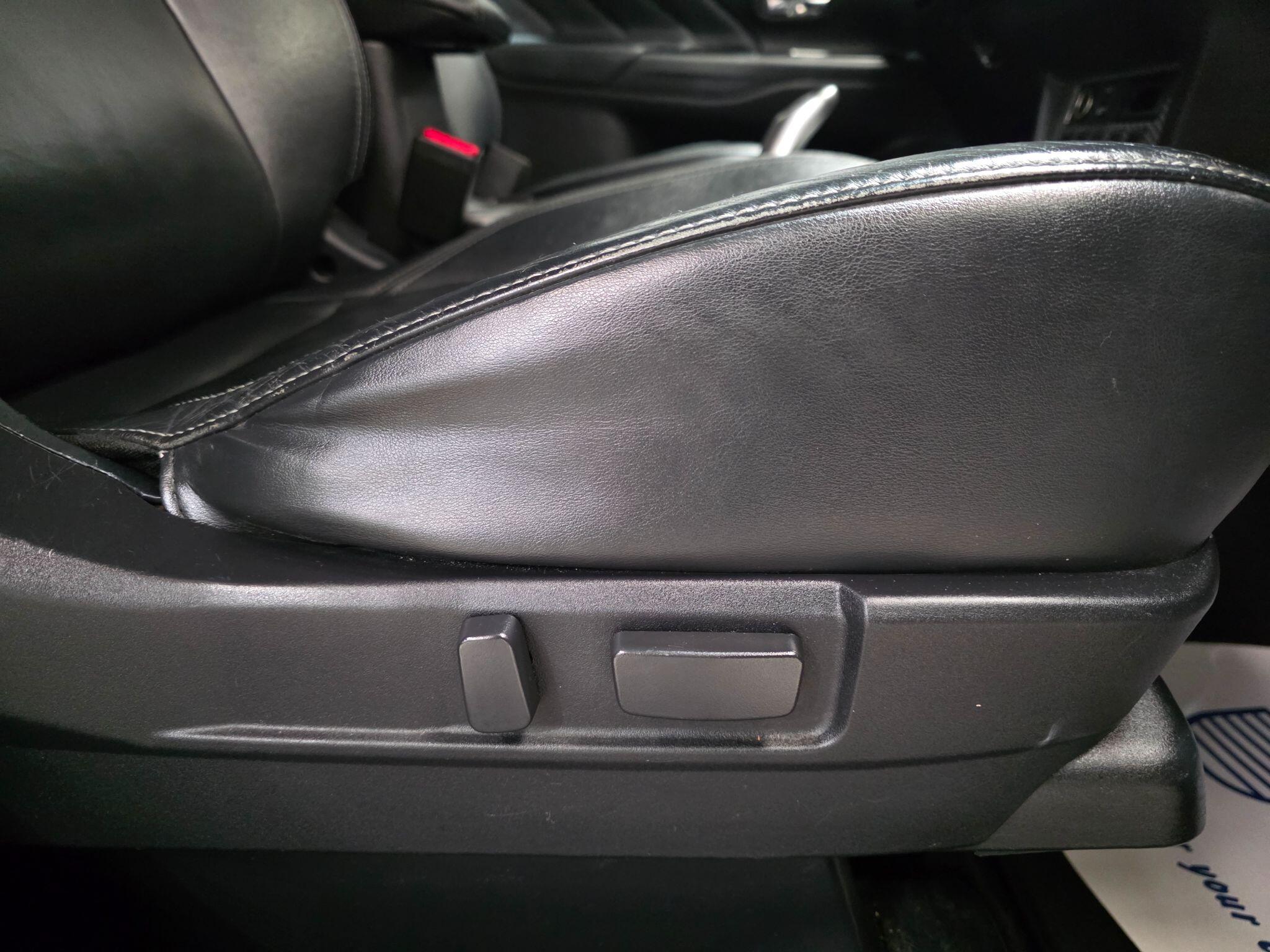 Mitsubishi Outlander view 14