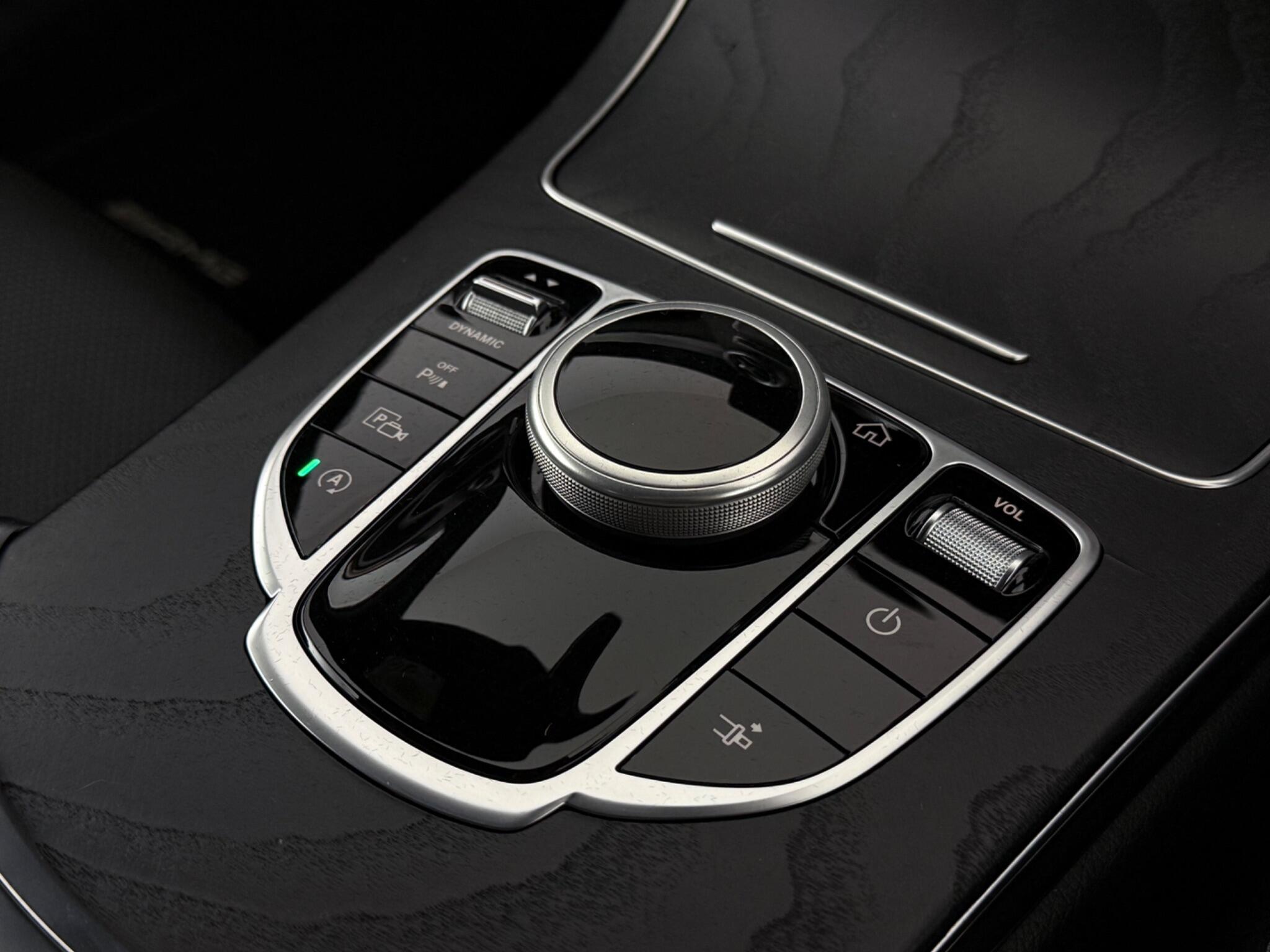 Mercedes-Benz C-Class view 23