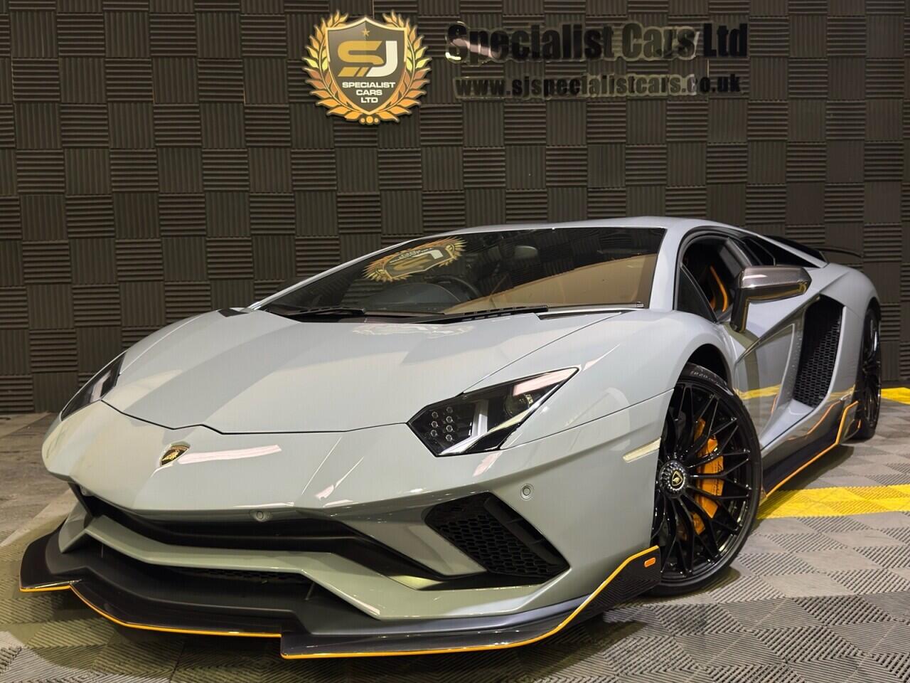 Lamborghini Aventador view 26