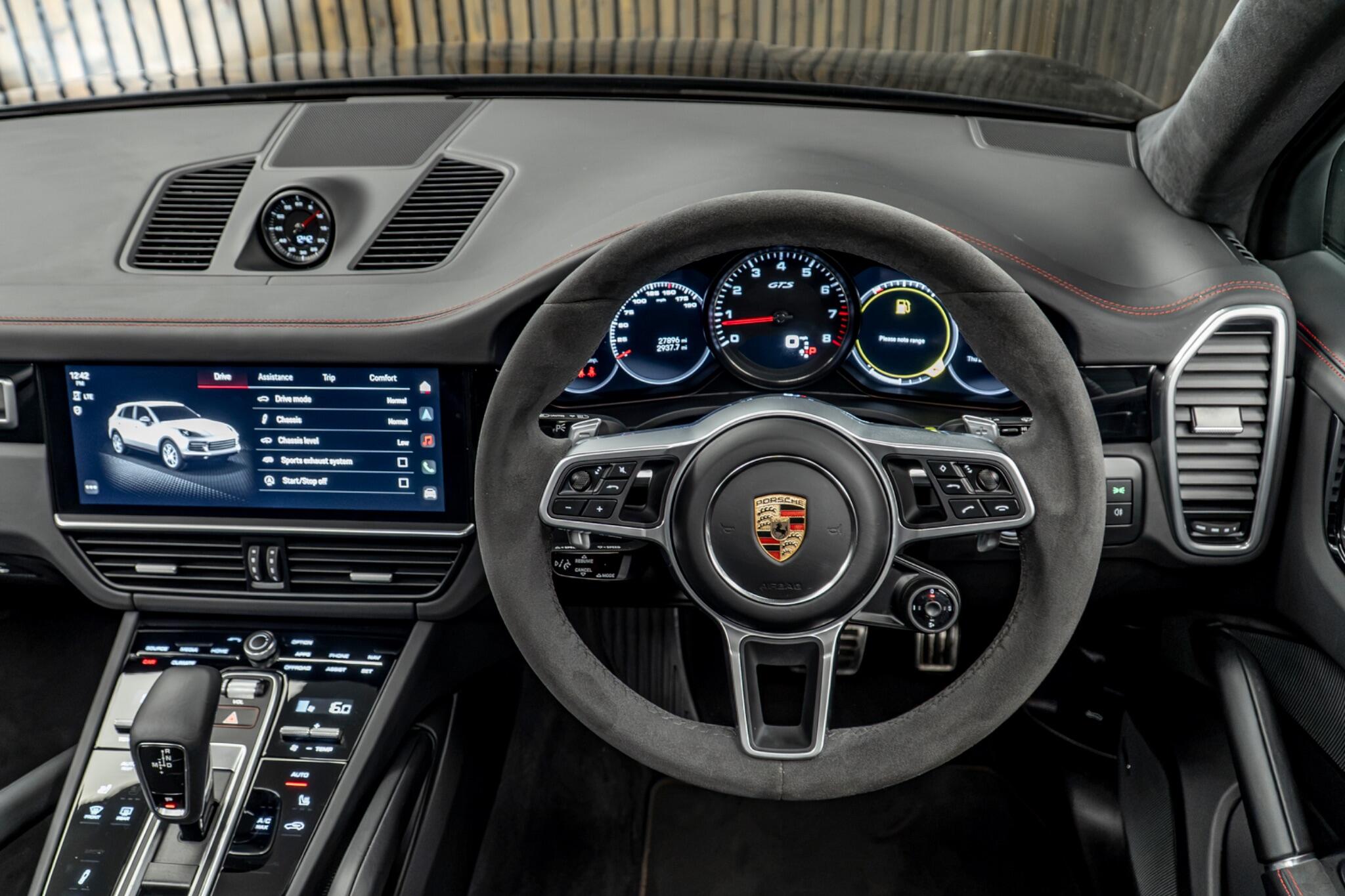 Porsche Cayenne view 26