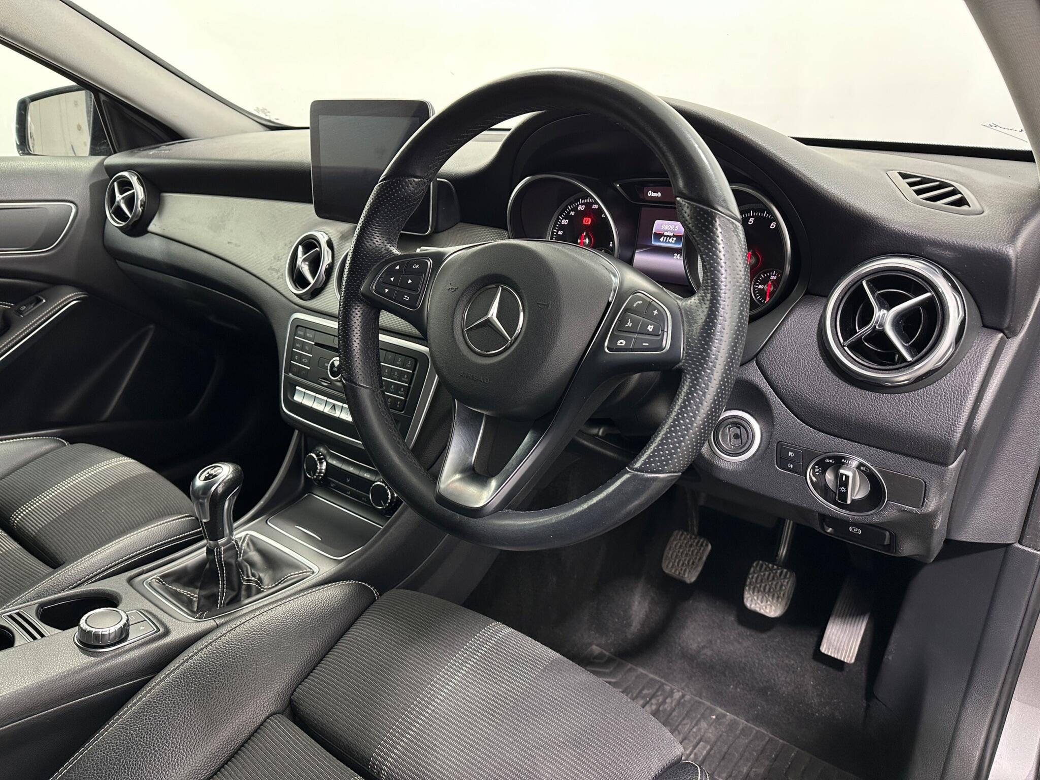 Mercedes-Benz Gla view 11