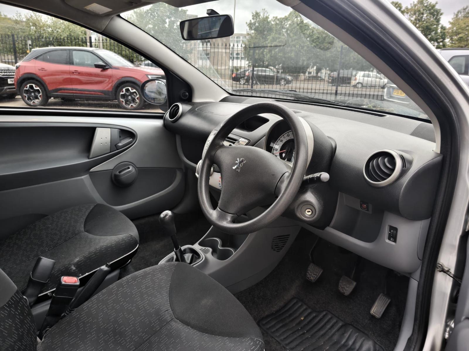Peugeot 107 view 14