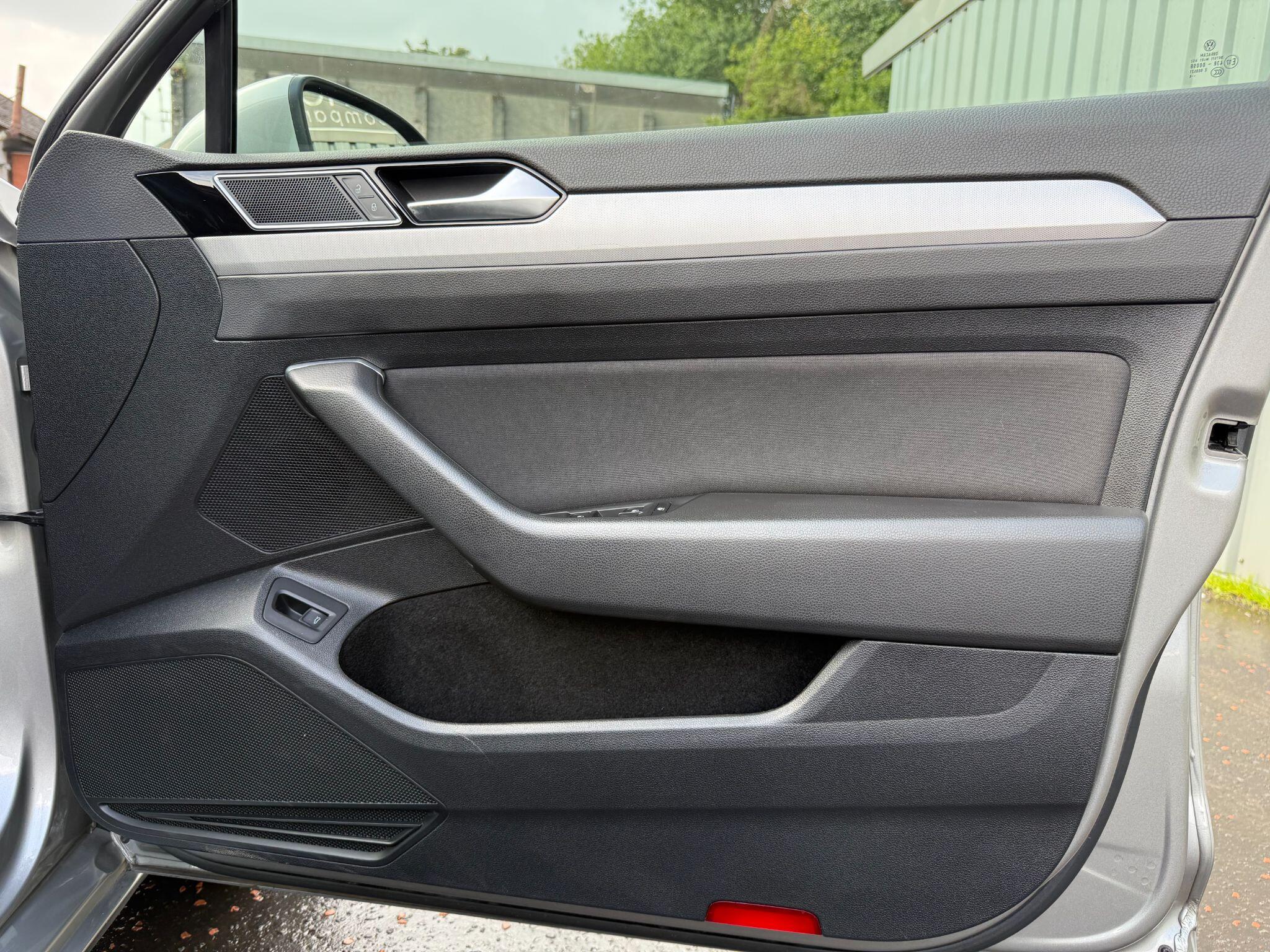 Volkswagen Passat view 34