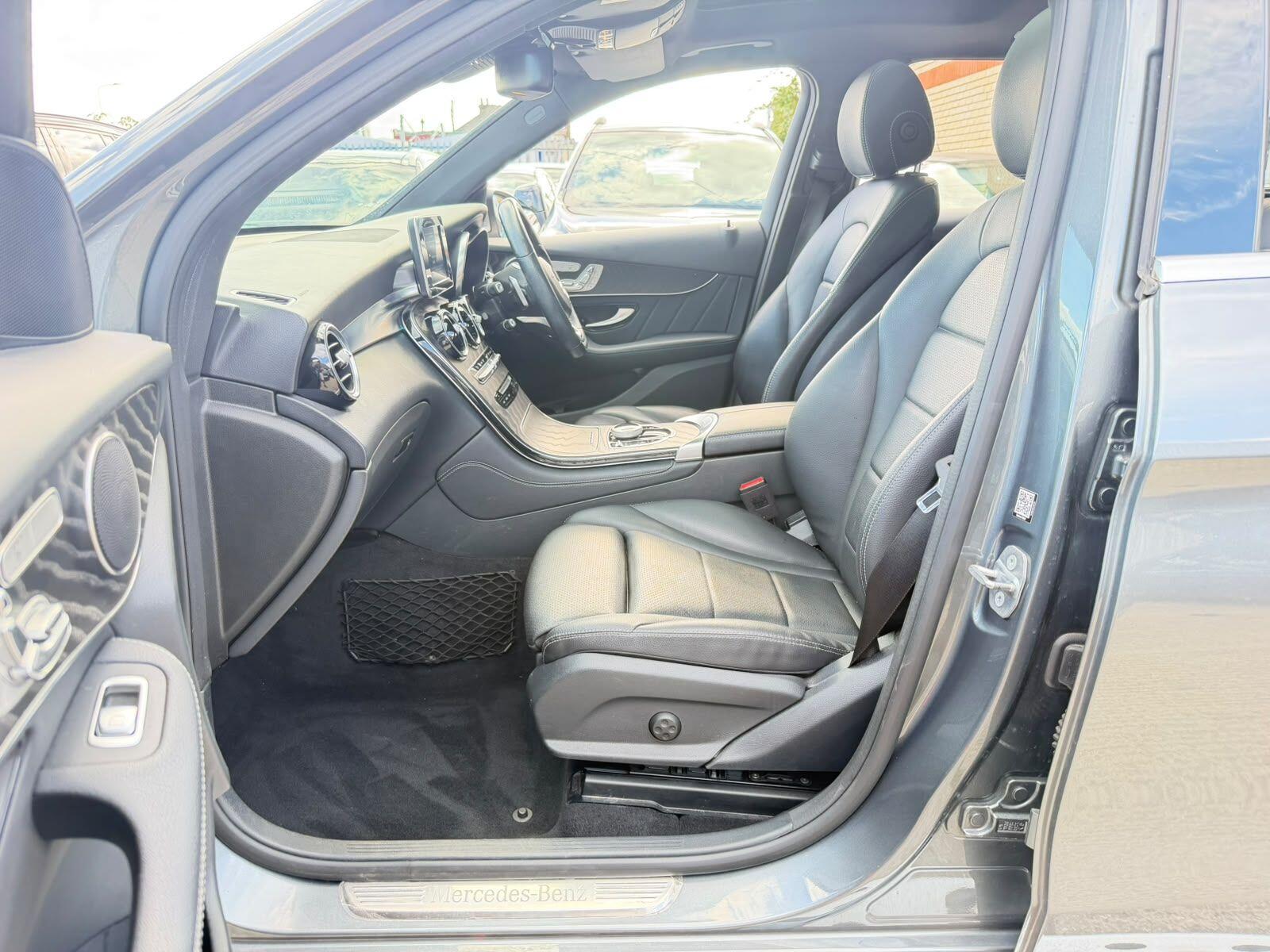 Mercedes-Benz GLC view 31