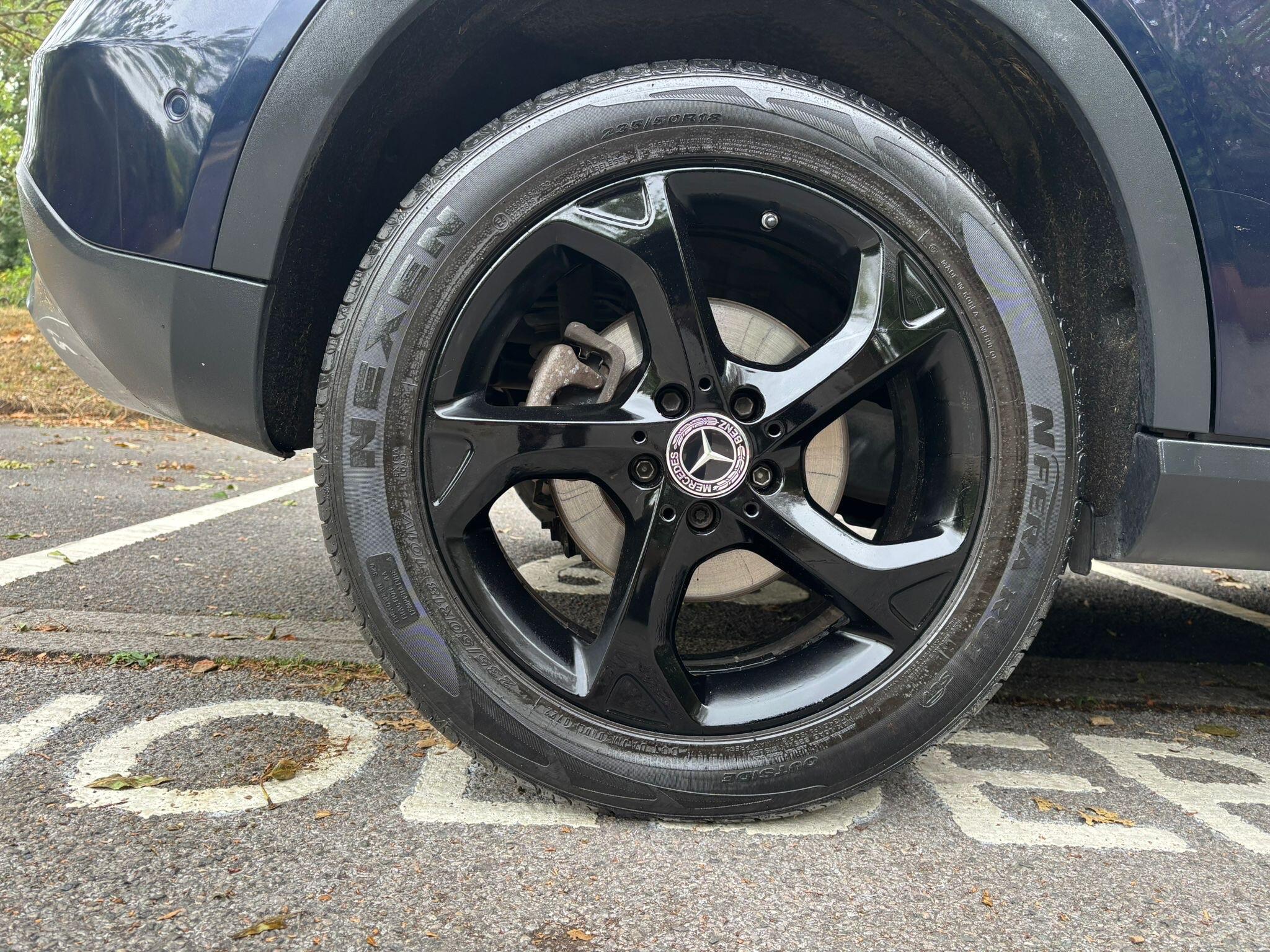Mercedes-Benz GLA view 33