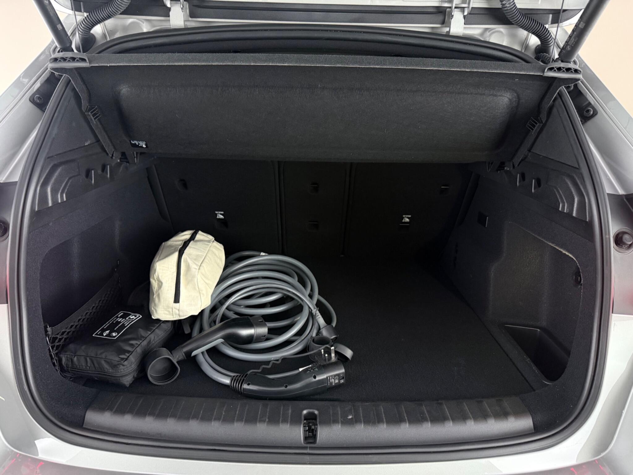 BMW Ix1 view 10