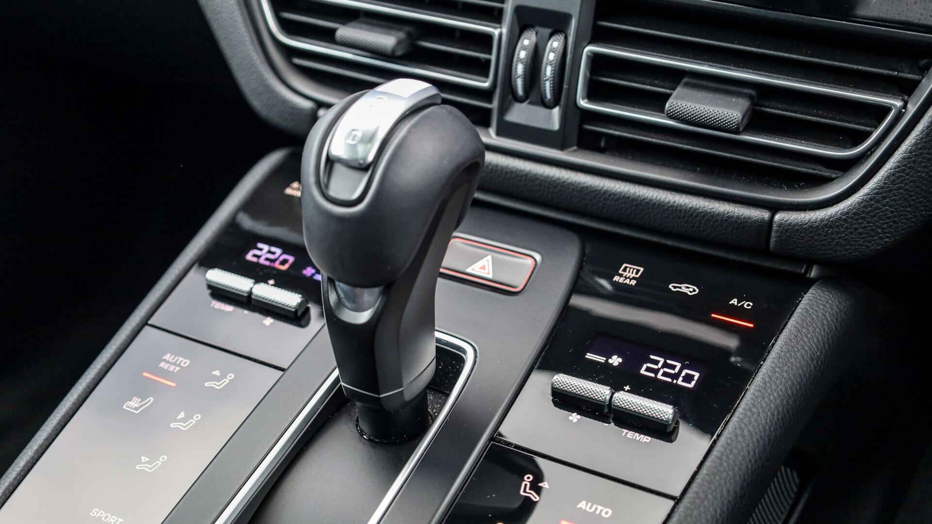 Porsche Macan view 19