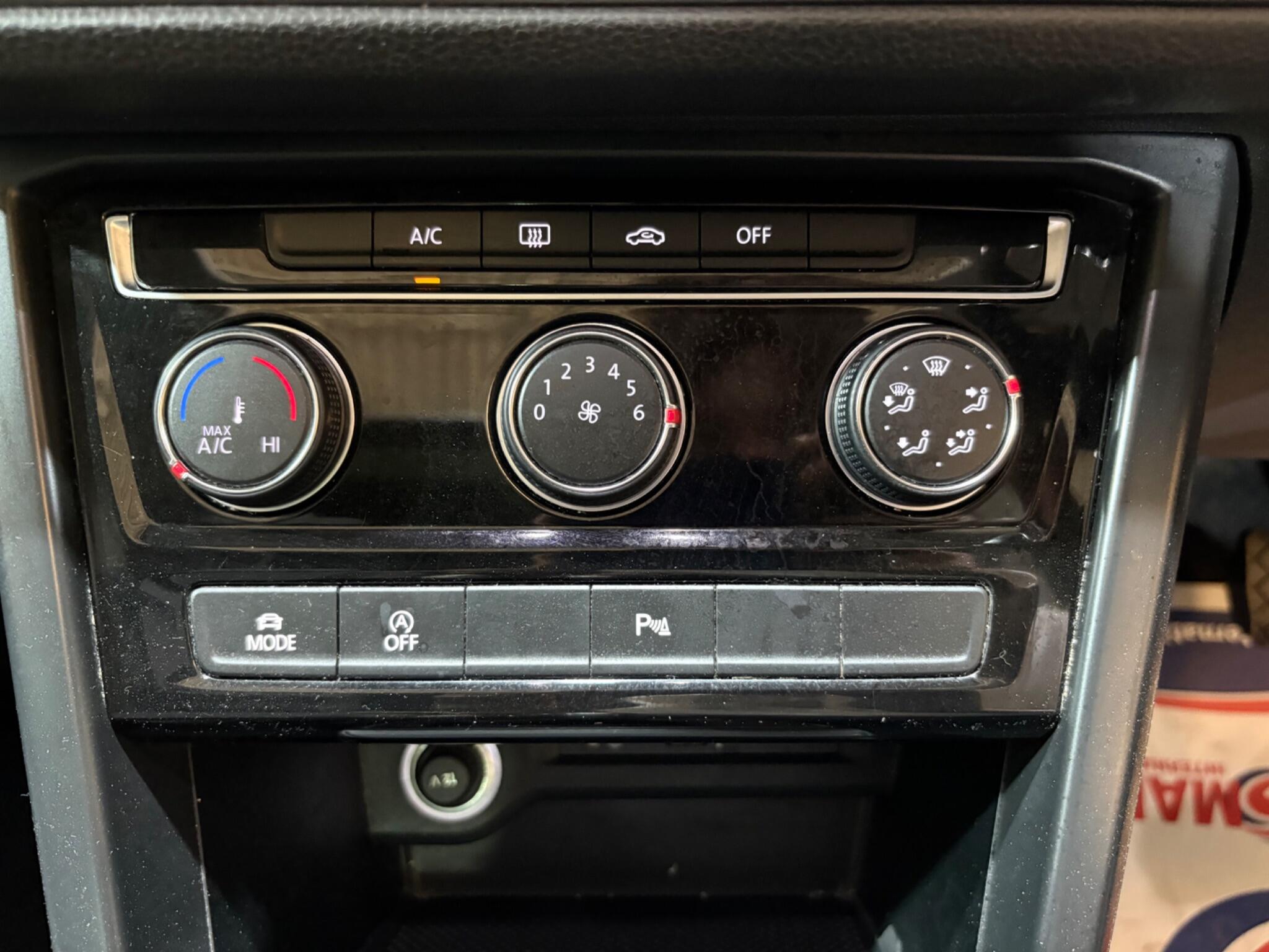 Volkswagen Touran view 22