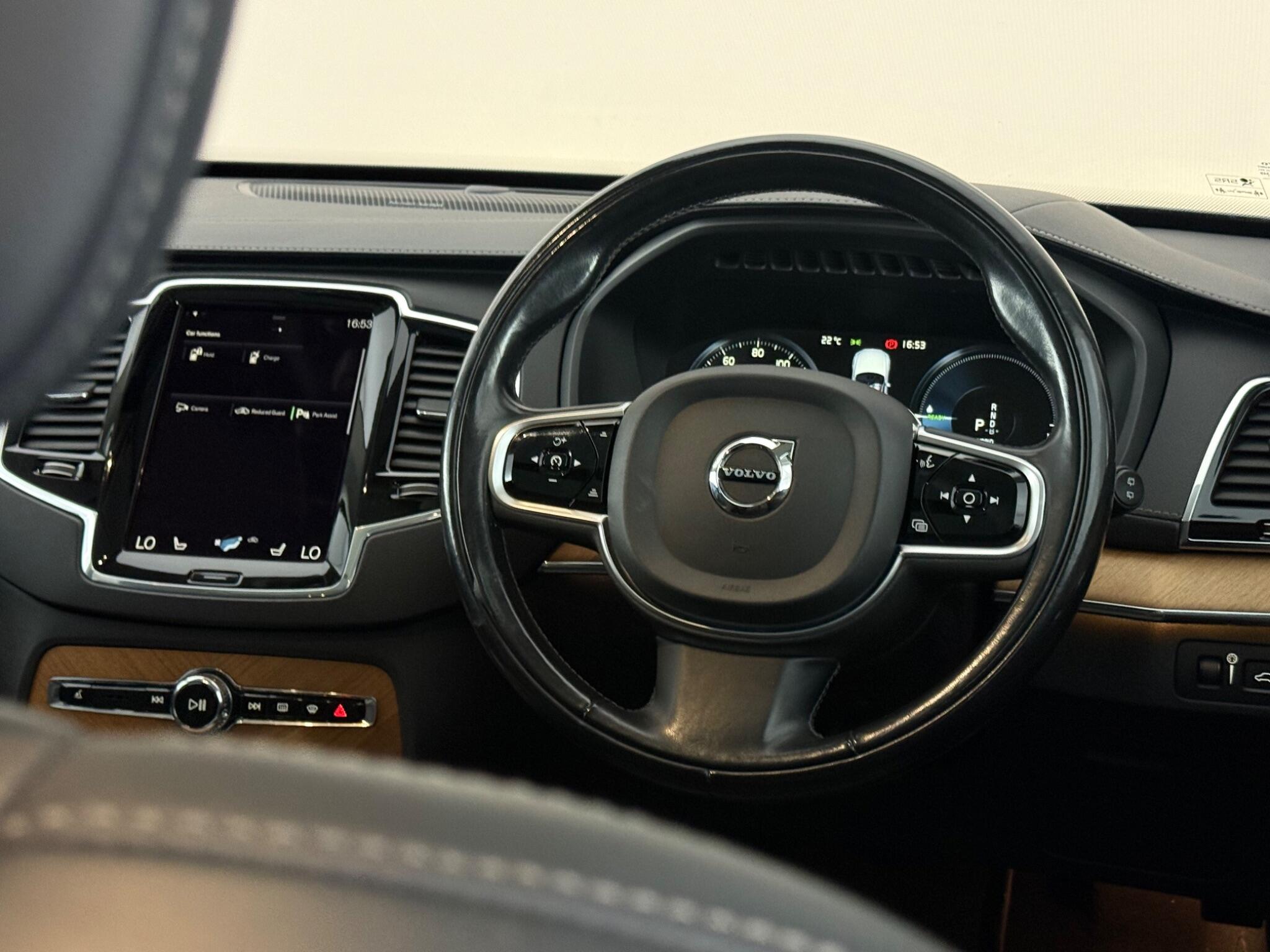Volvo XC90 view 14