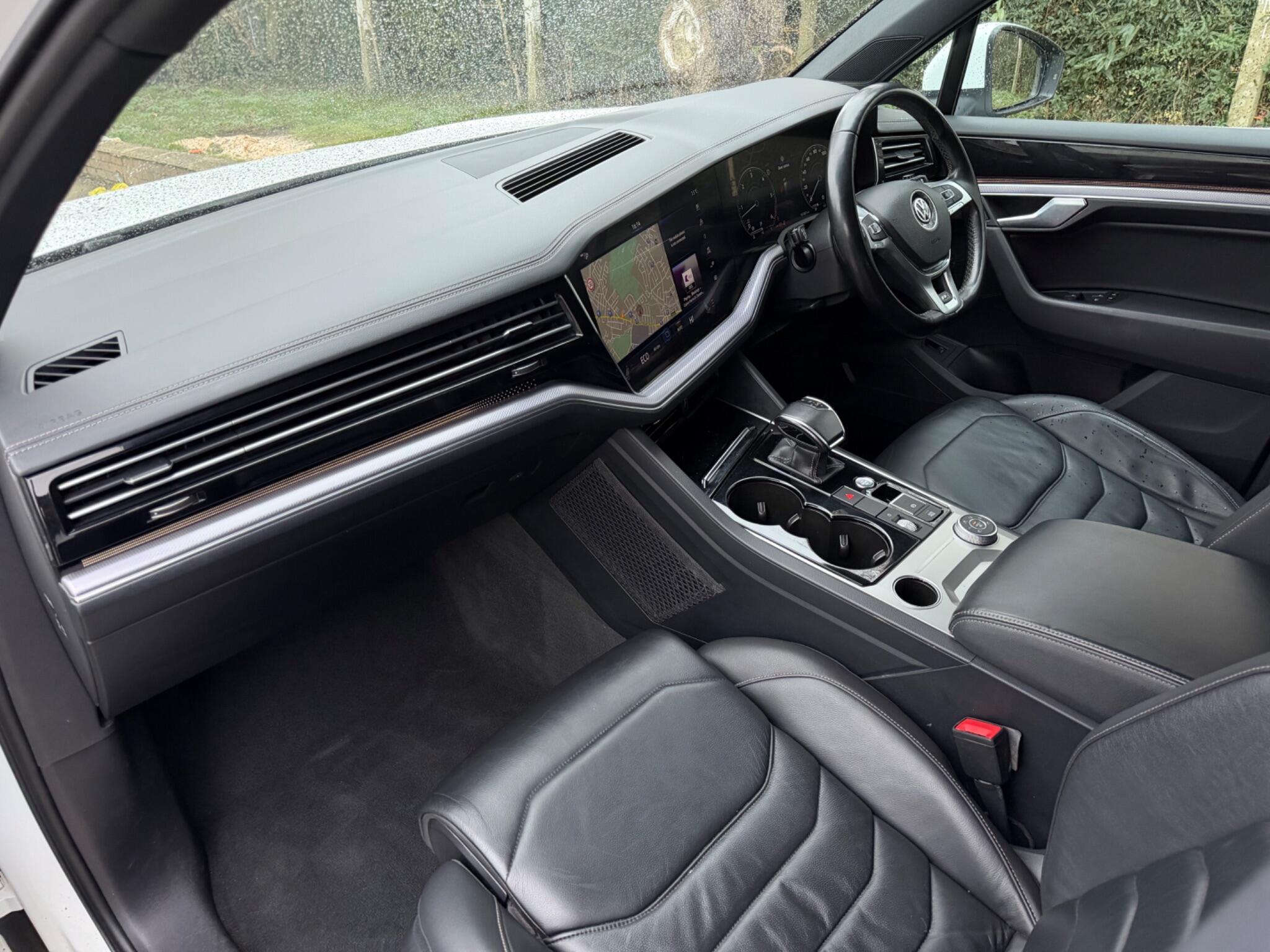 Volkswagen Touareg view 43