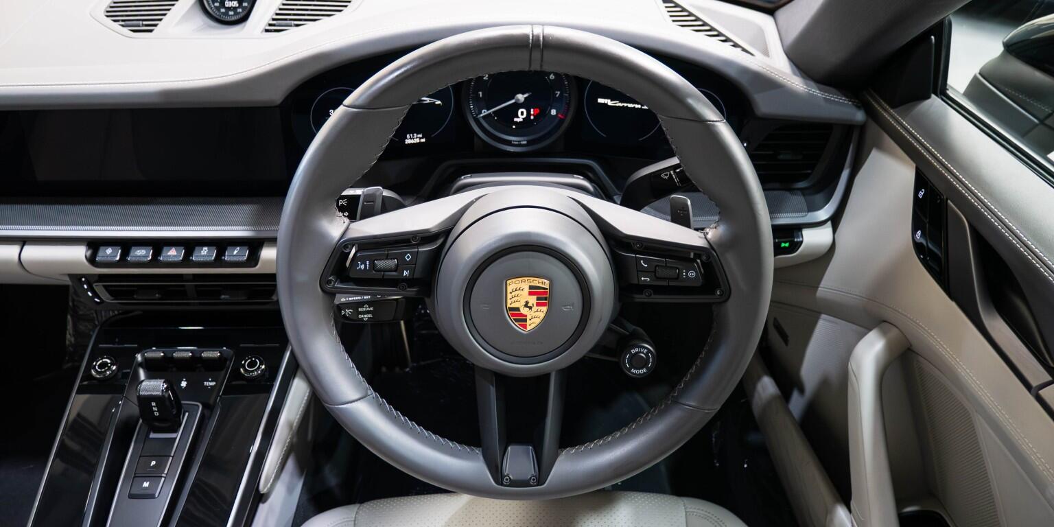 Porsche 911 view 22