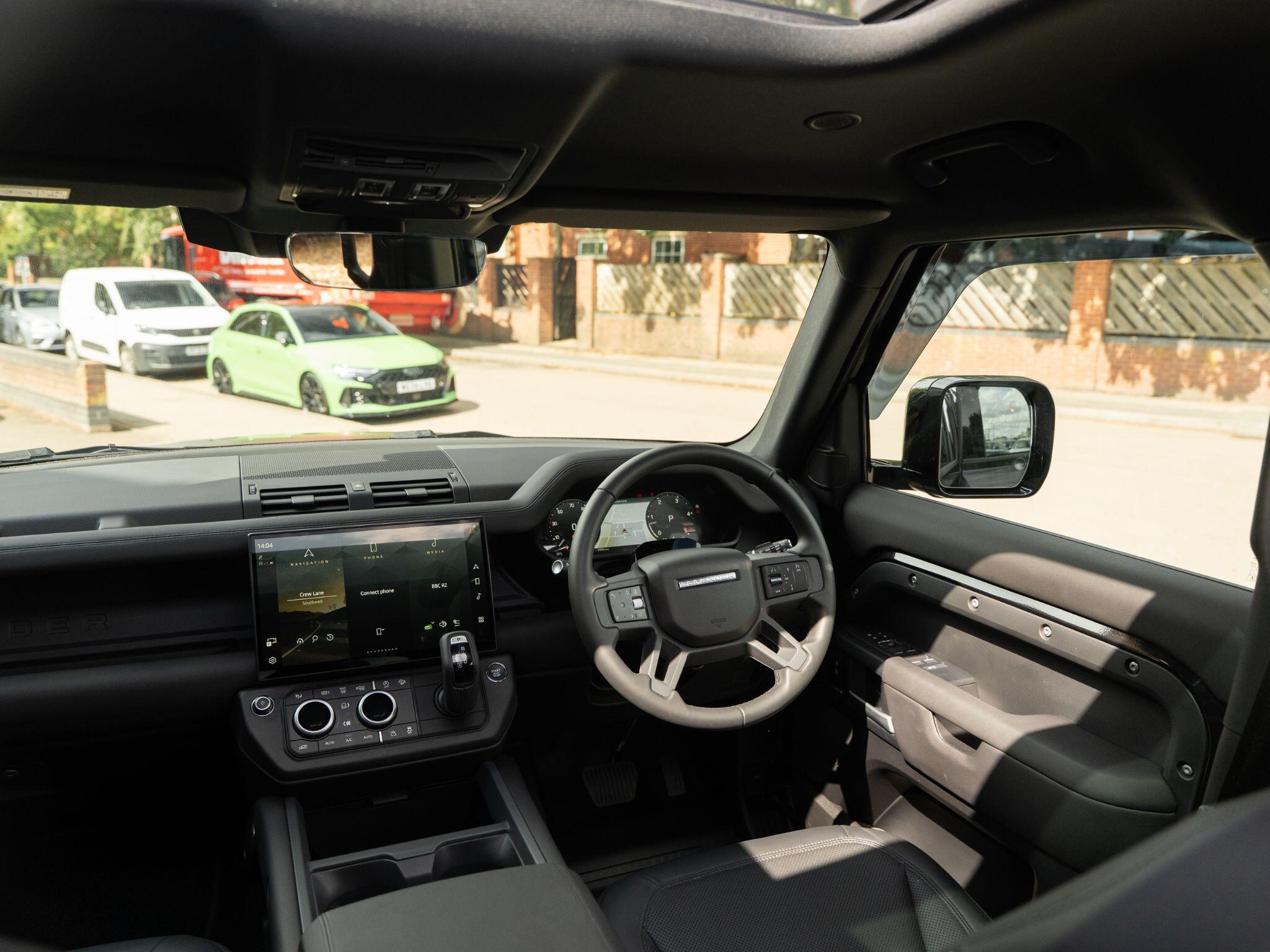 Land Rover Defender 110 view 41