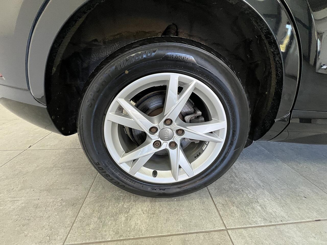 Audi Q3 view 19