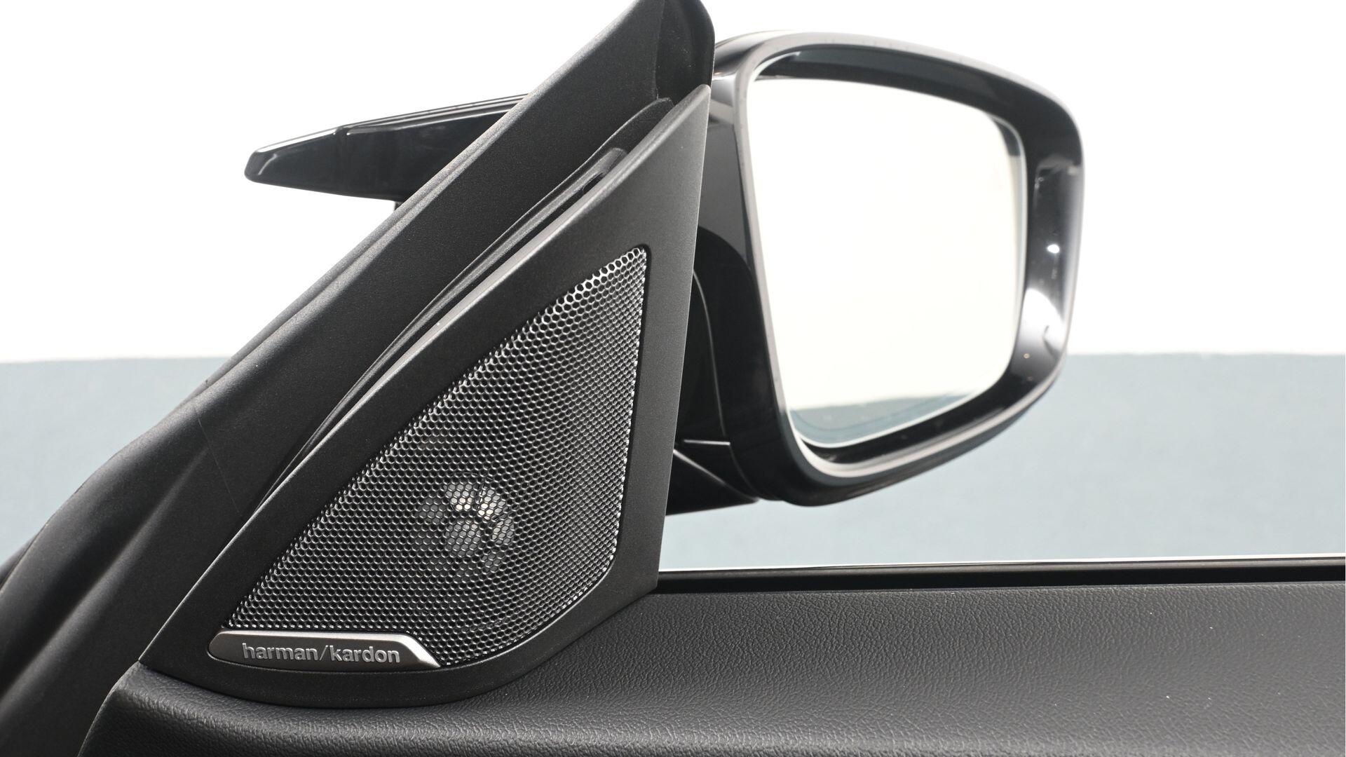 BMW i4 view 30