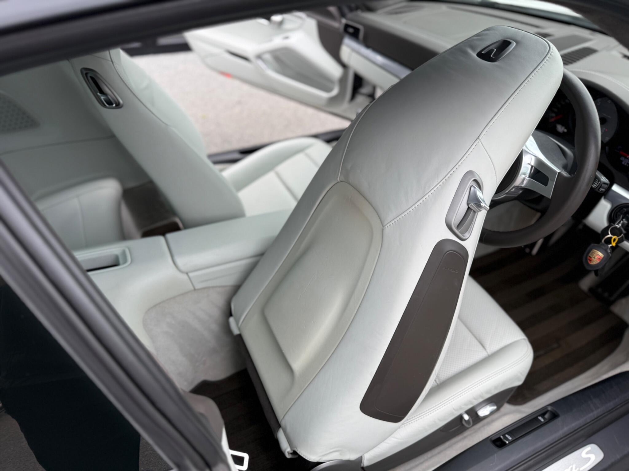 Porsche 911 view 31