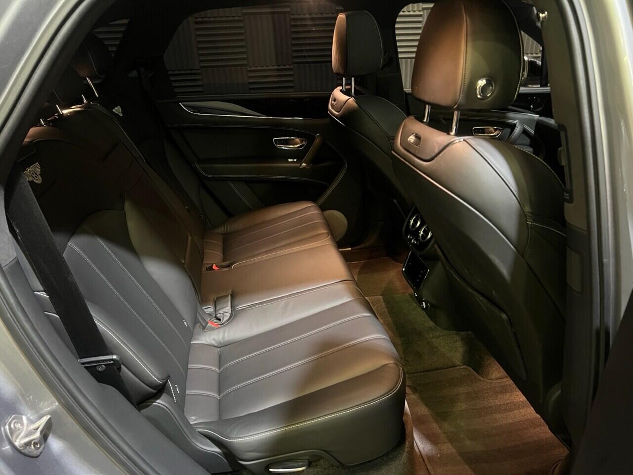Bentley Bentayga view 19