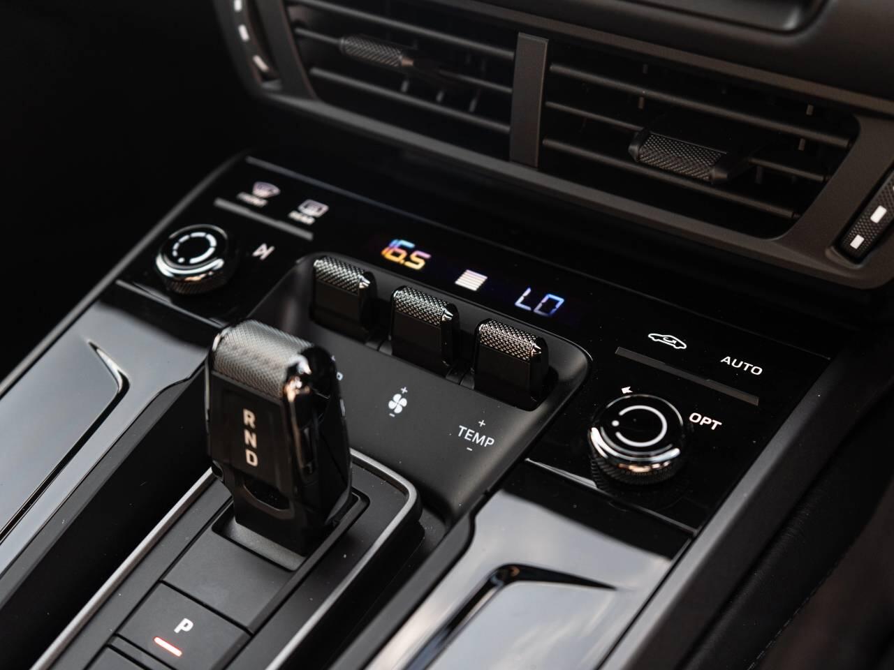 Porsche 911 view 28