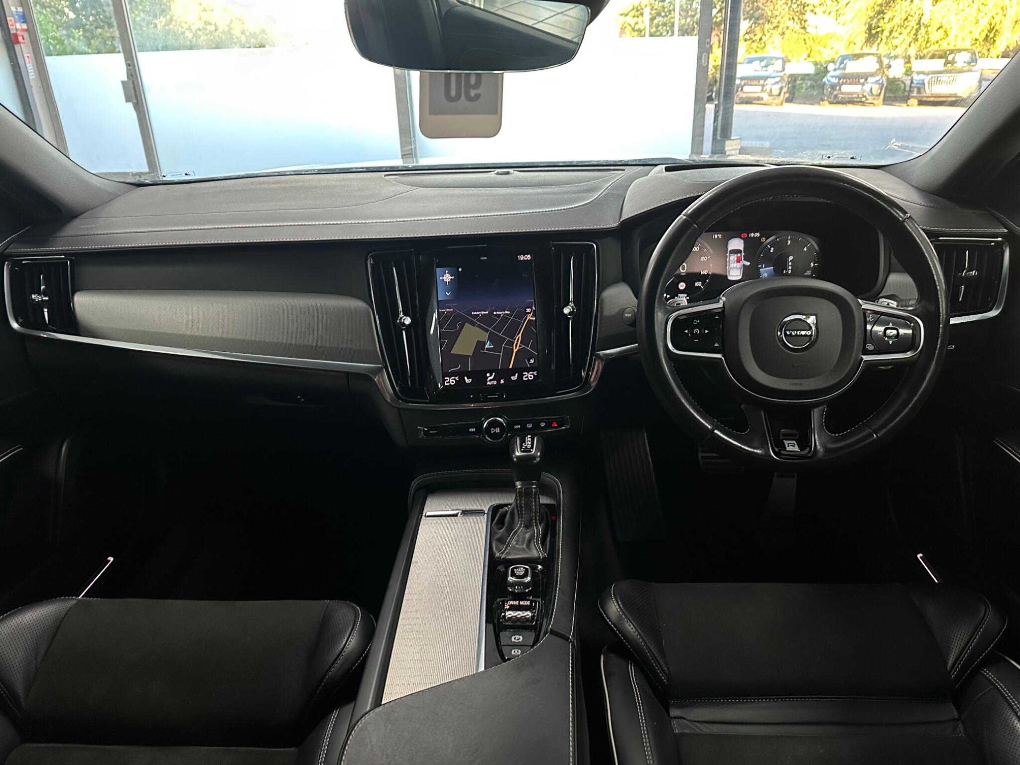Volvo S90 view 16