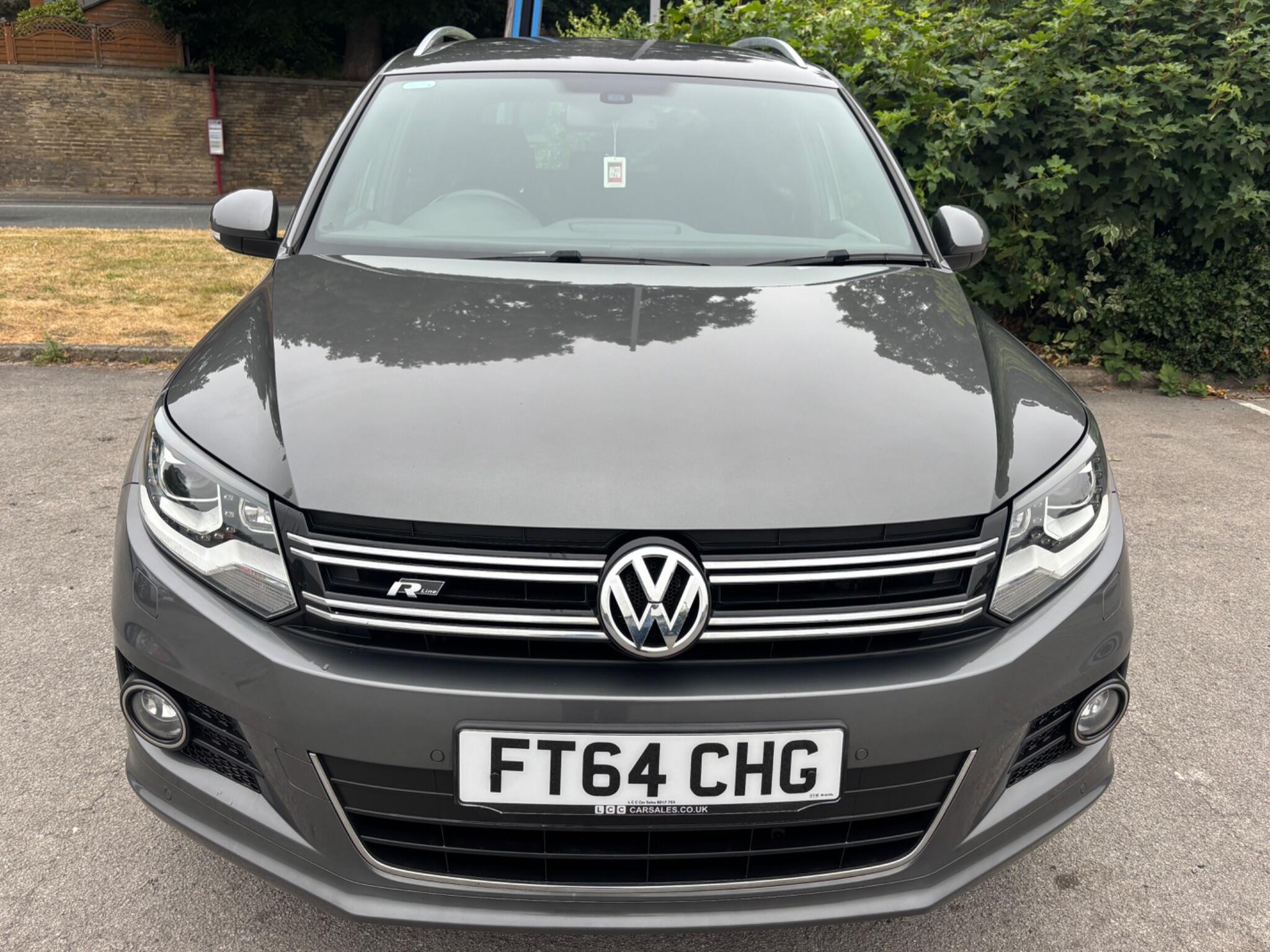 Volkswagen Tiguan view 2