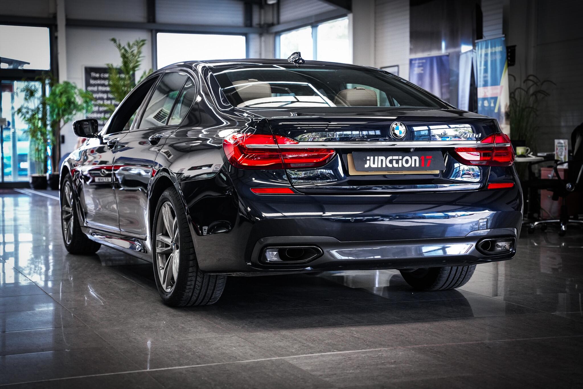 BMW 7 Series view 13
