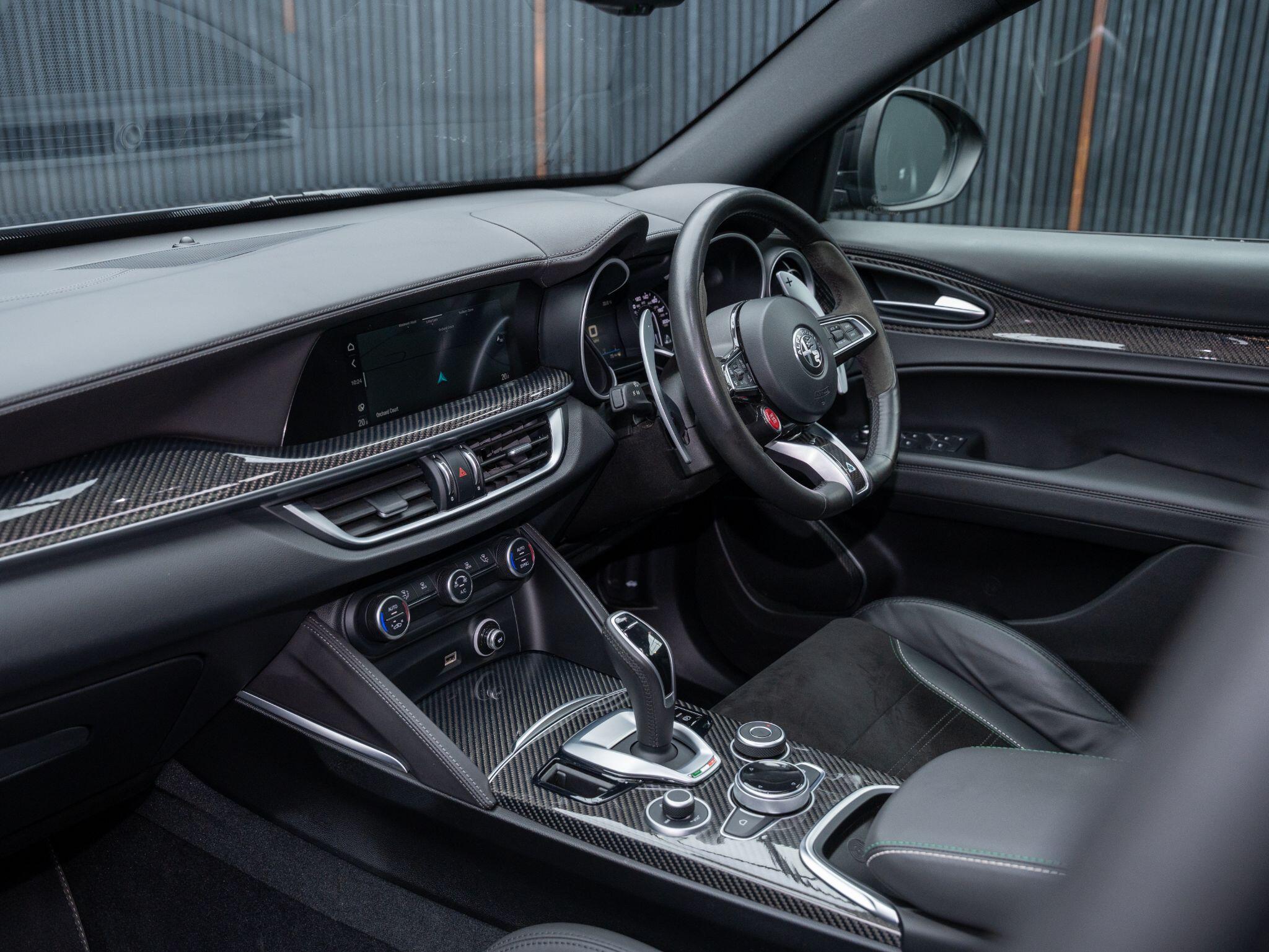 Alfa Romeo Stelvio view 43