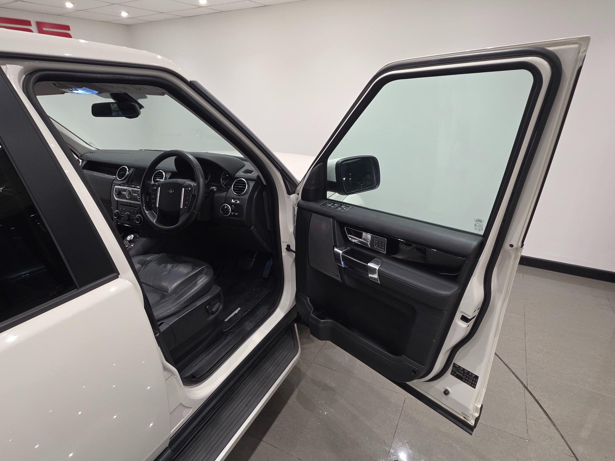 Land Rover Discovery view 45