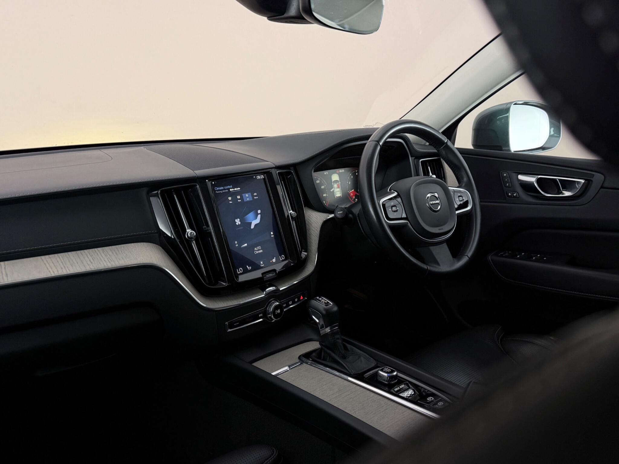 Volvo XC60 view 4