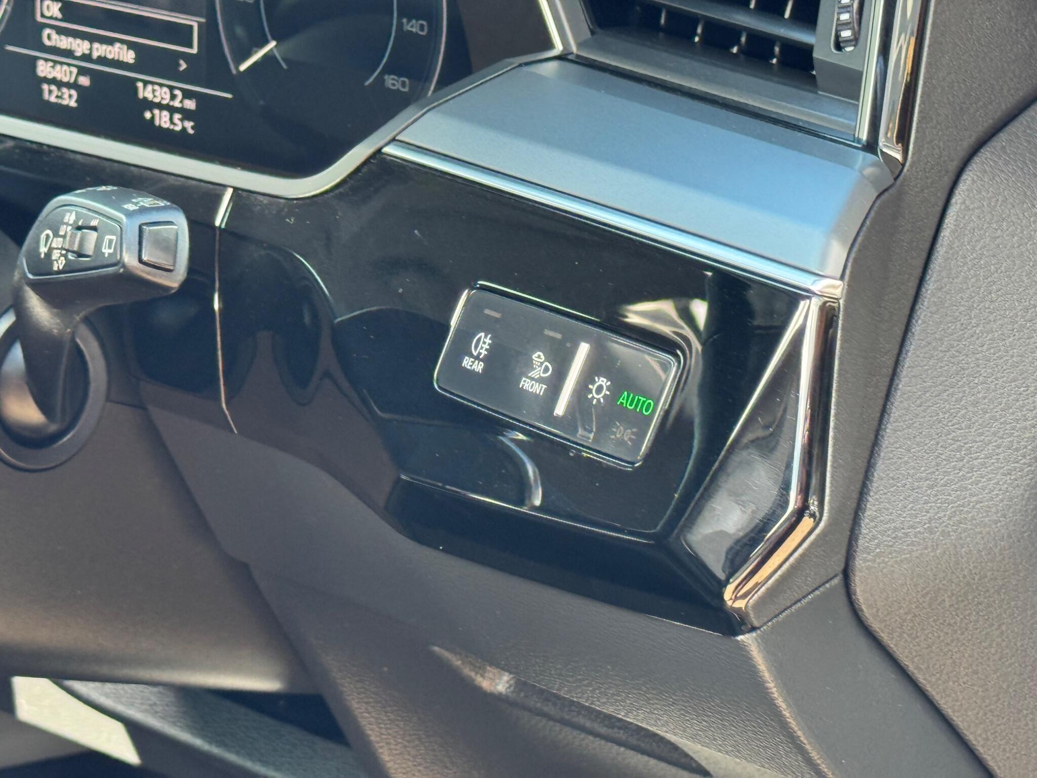 Audi E-Tron view 20