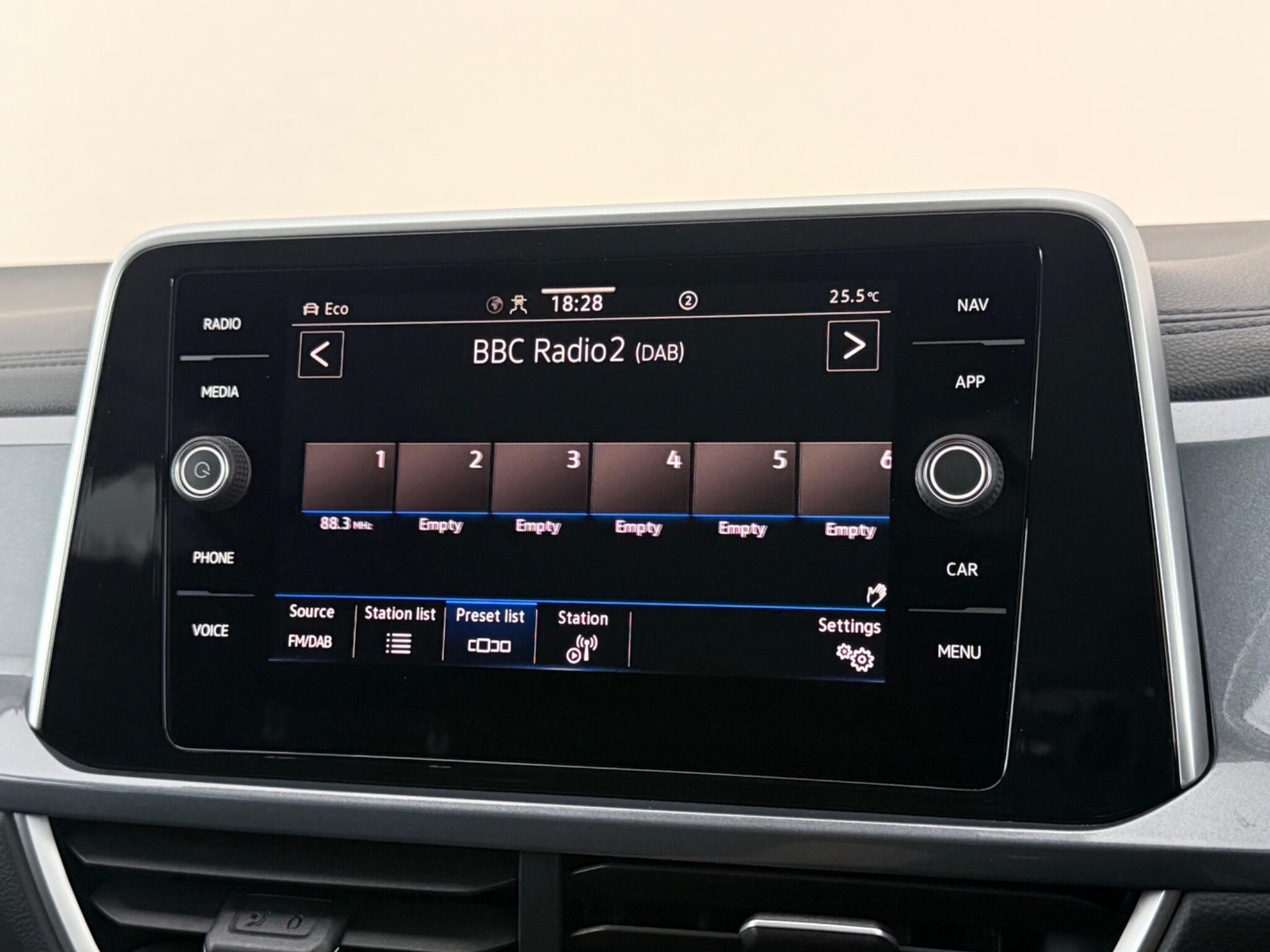 Volkswagen T-Roc view 23