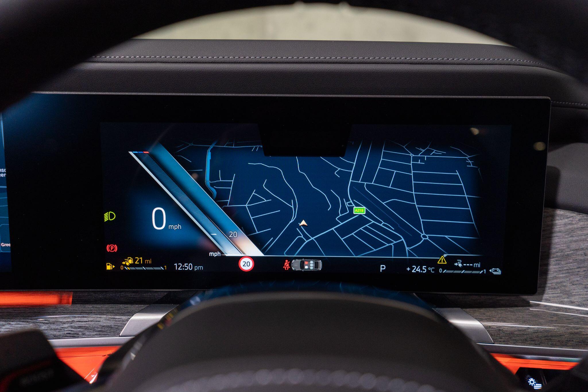 BMW 7 Series view 36