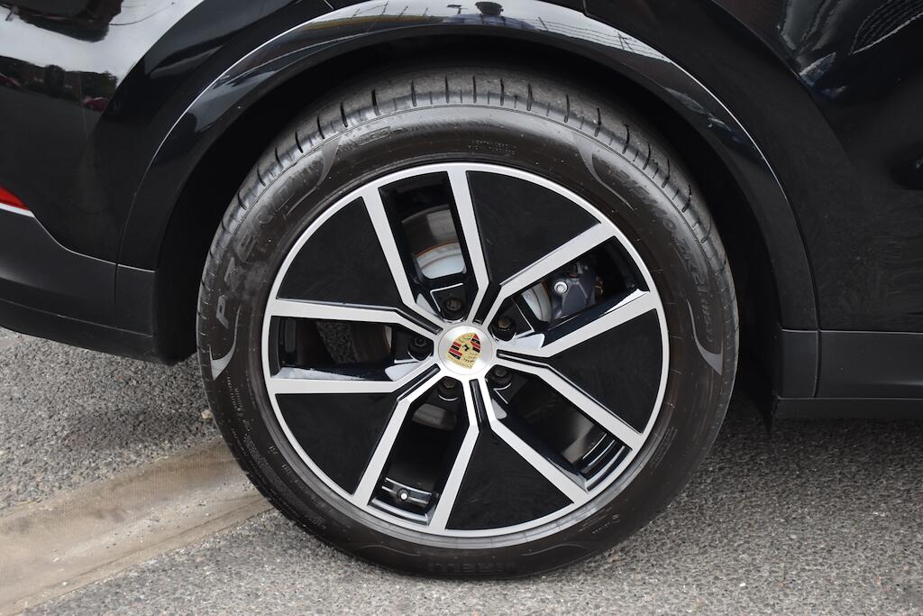 Porsche Cayenne view 102