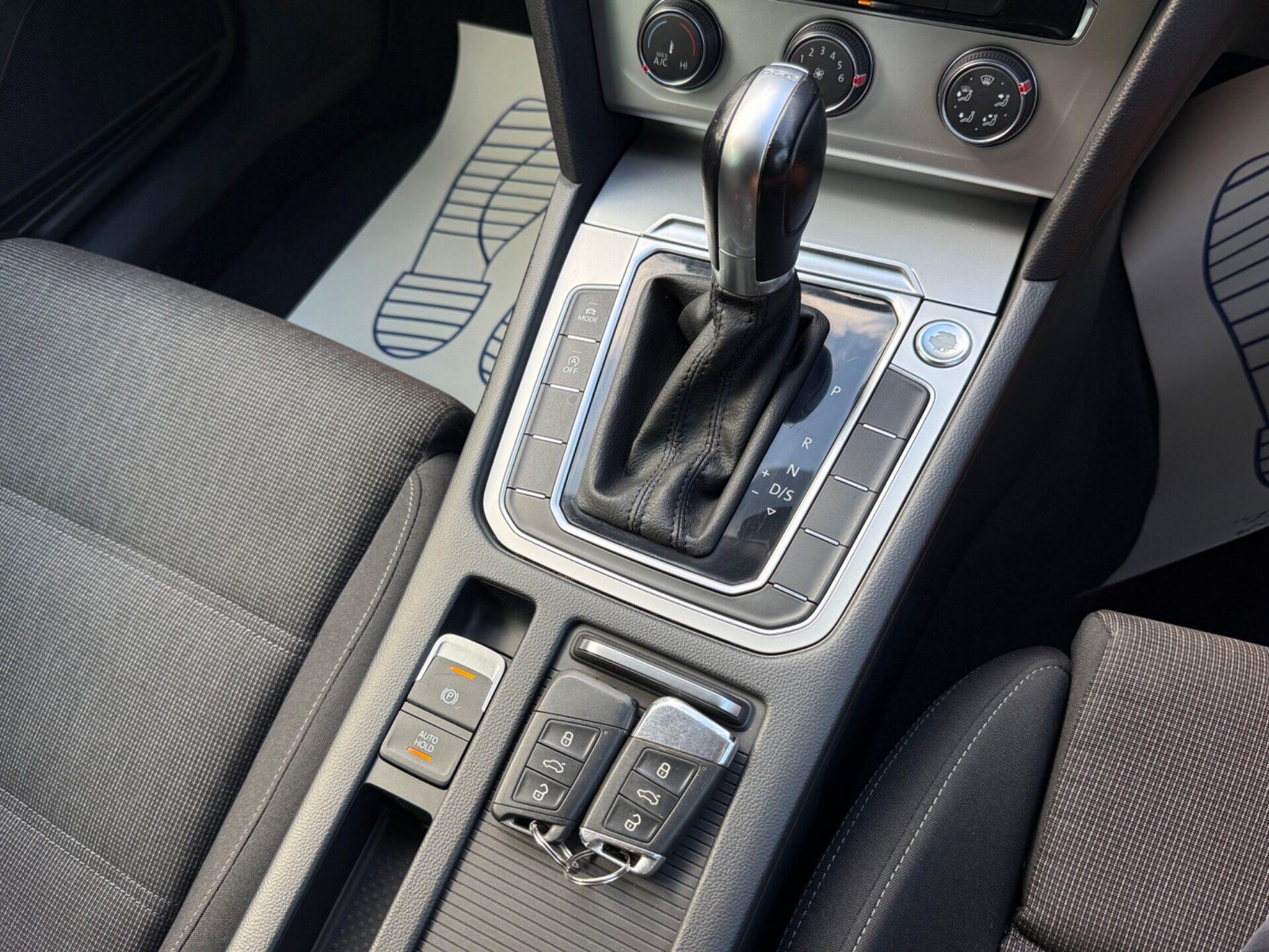 Volkswagen Passat view 10