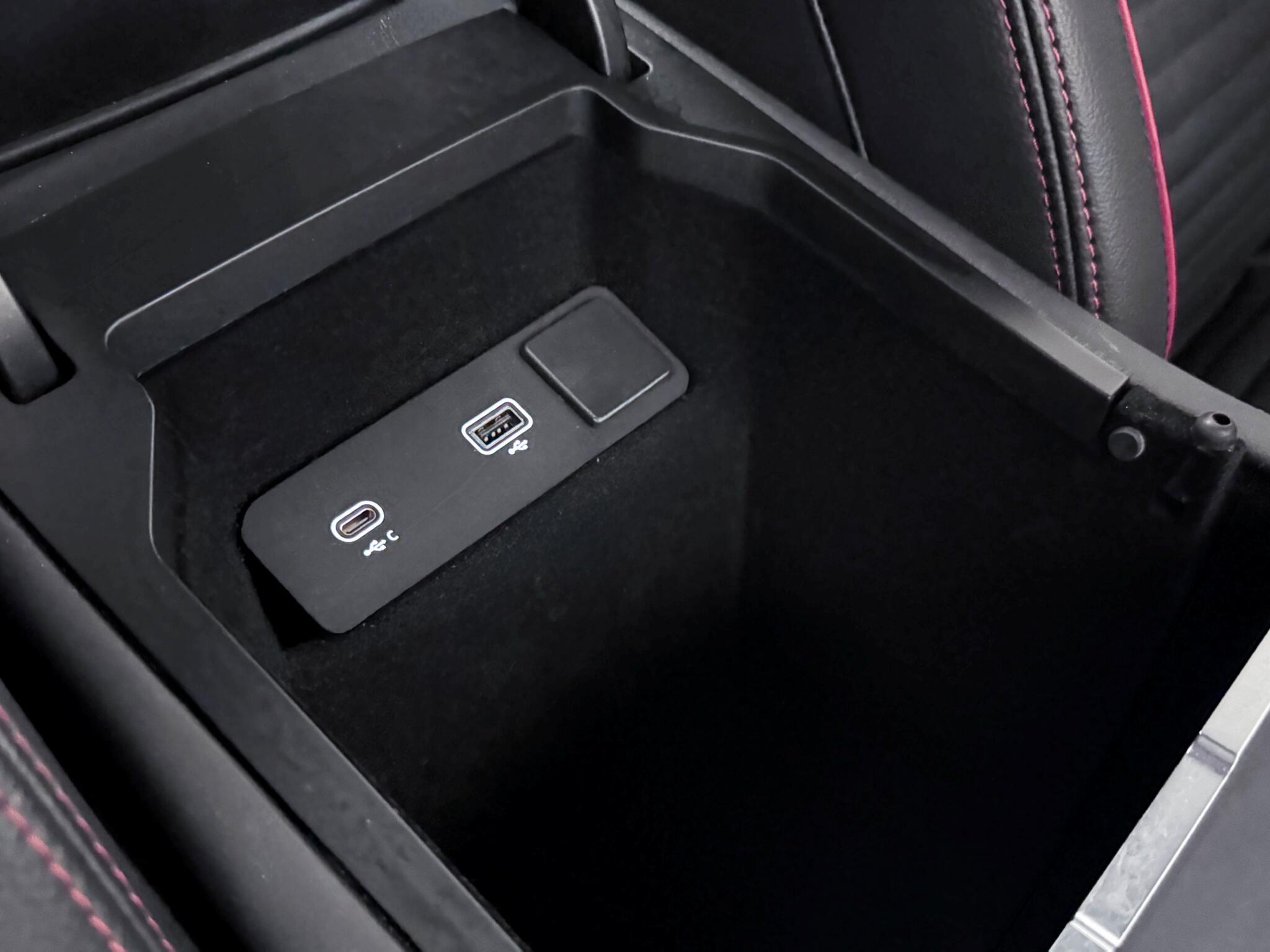 Land Rover Discovery Sport view 35