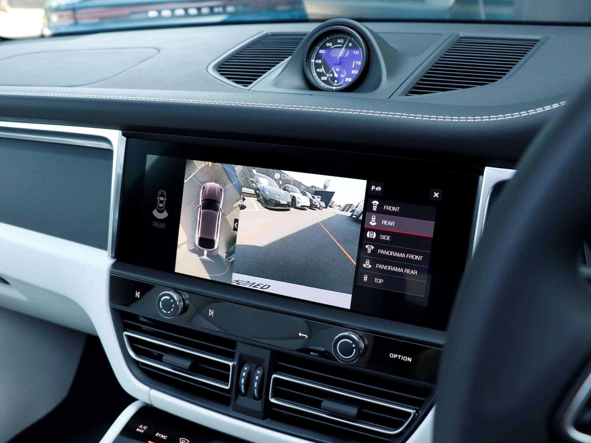 Porsche Macan view 15