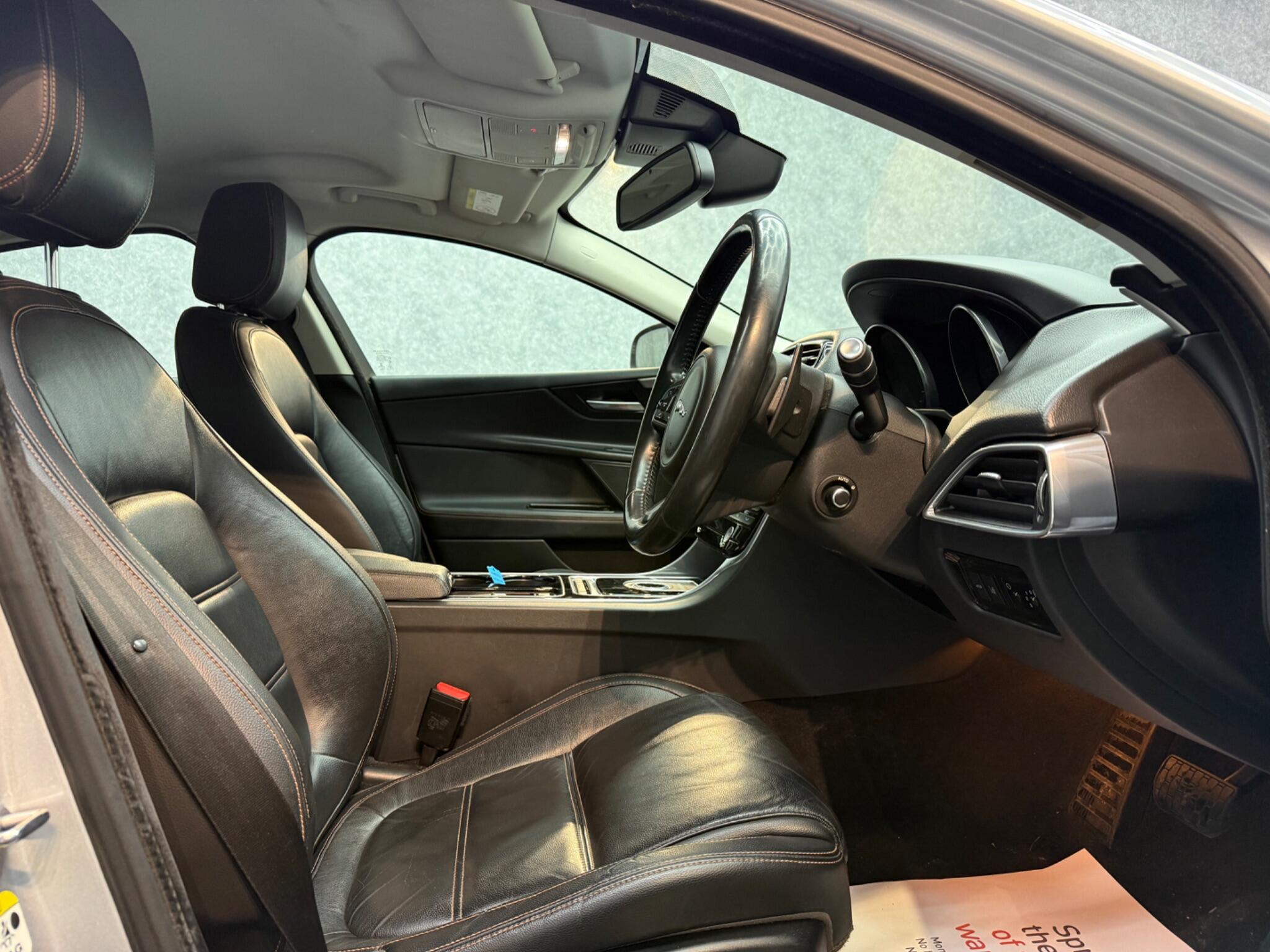 Jaguar Xe view 9