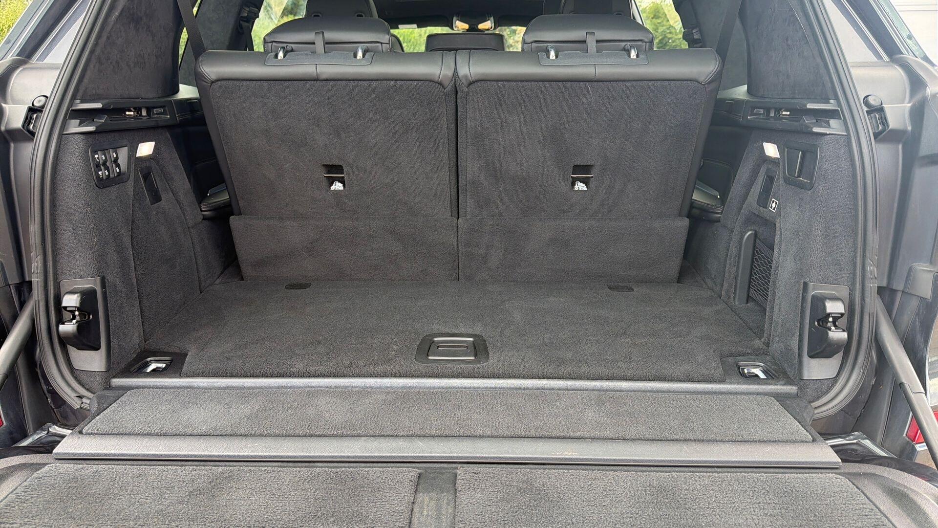 BMW X7 view 13