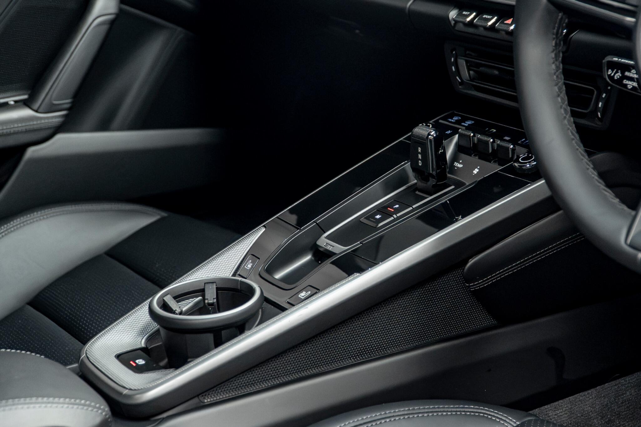 Porsche 911 view 34