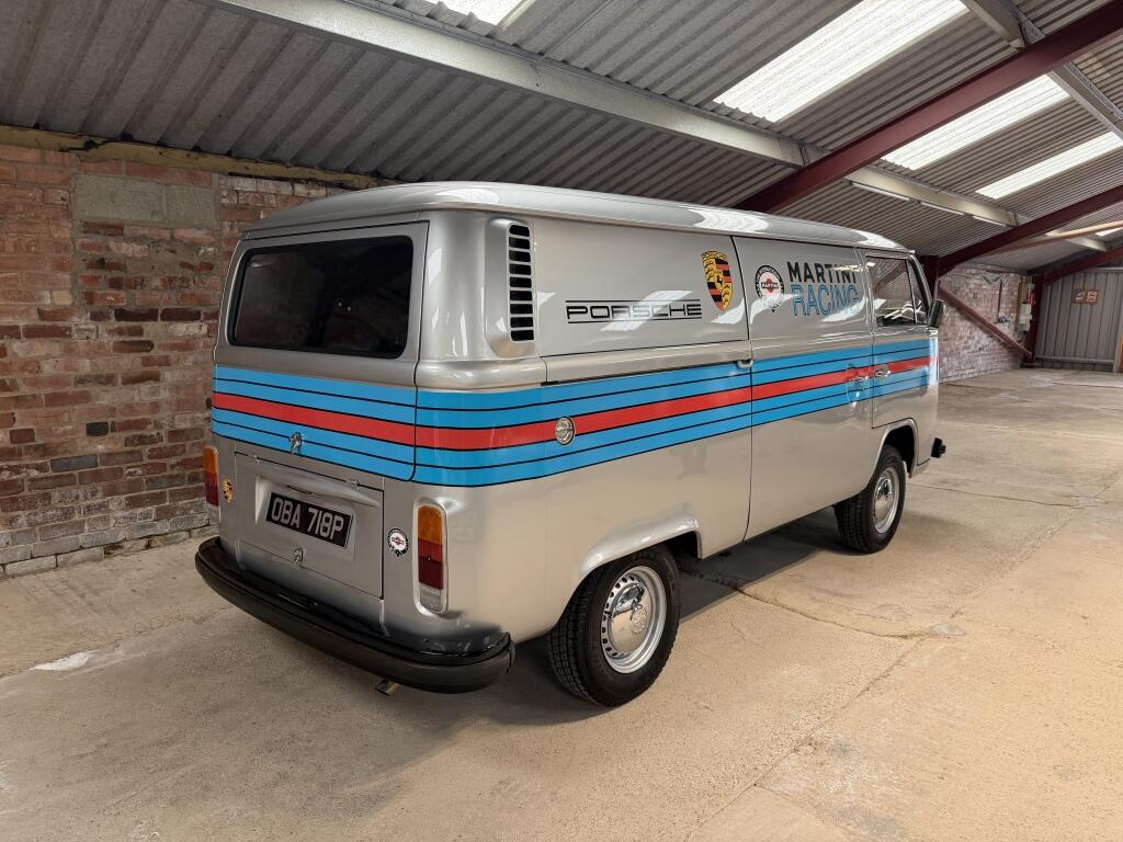 Volkswagen Transporter view 23