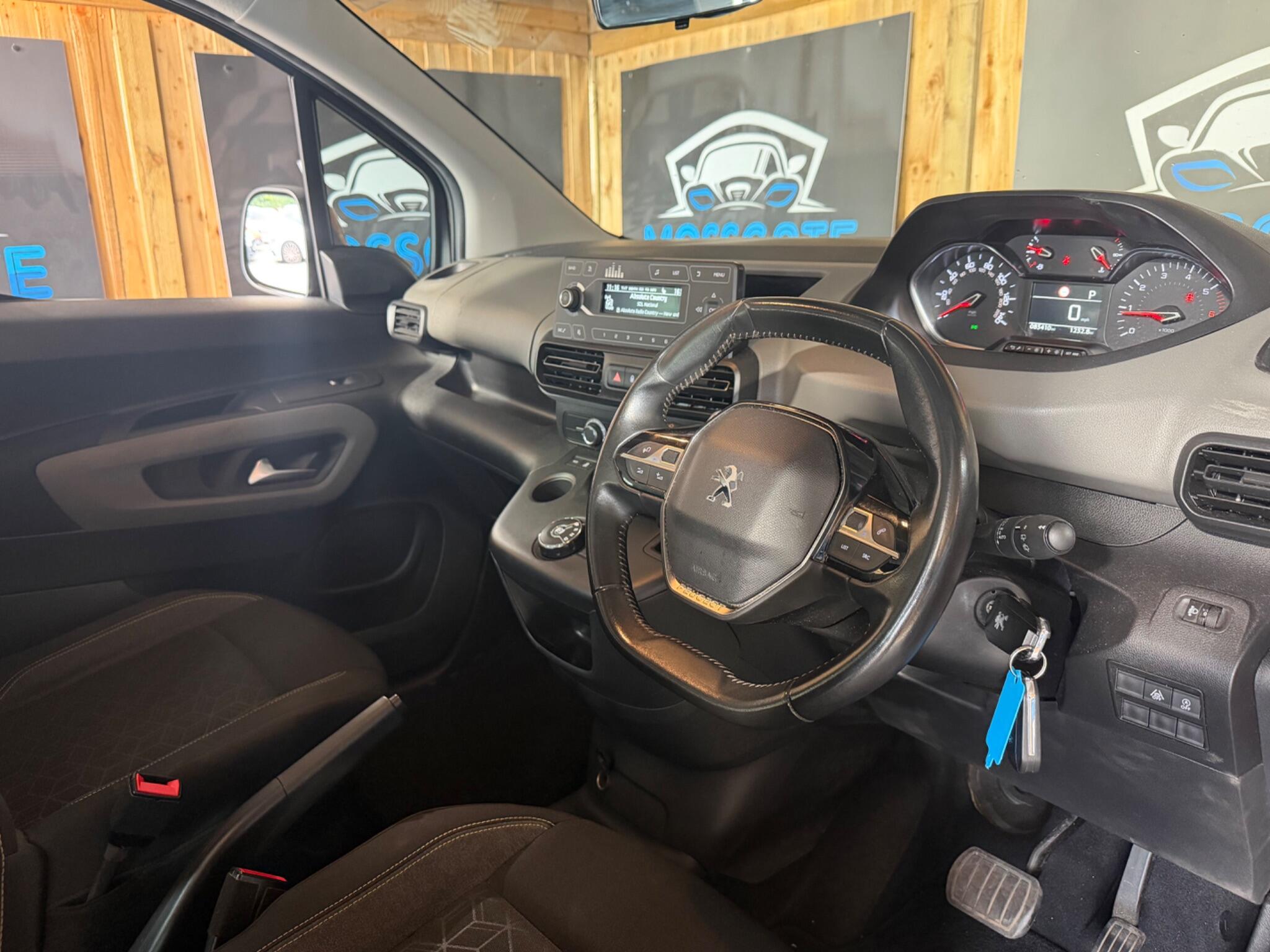 Peugeot Rifter view 14
