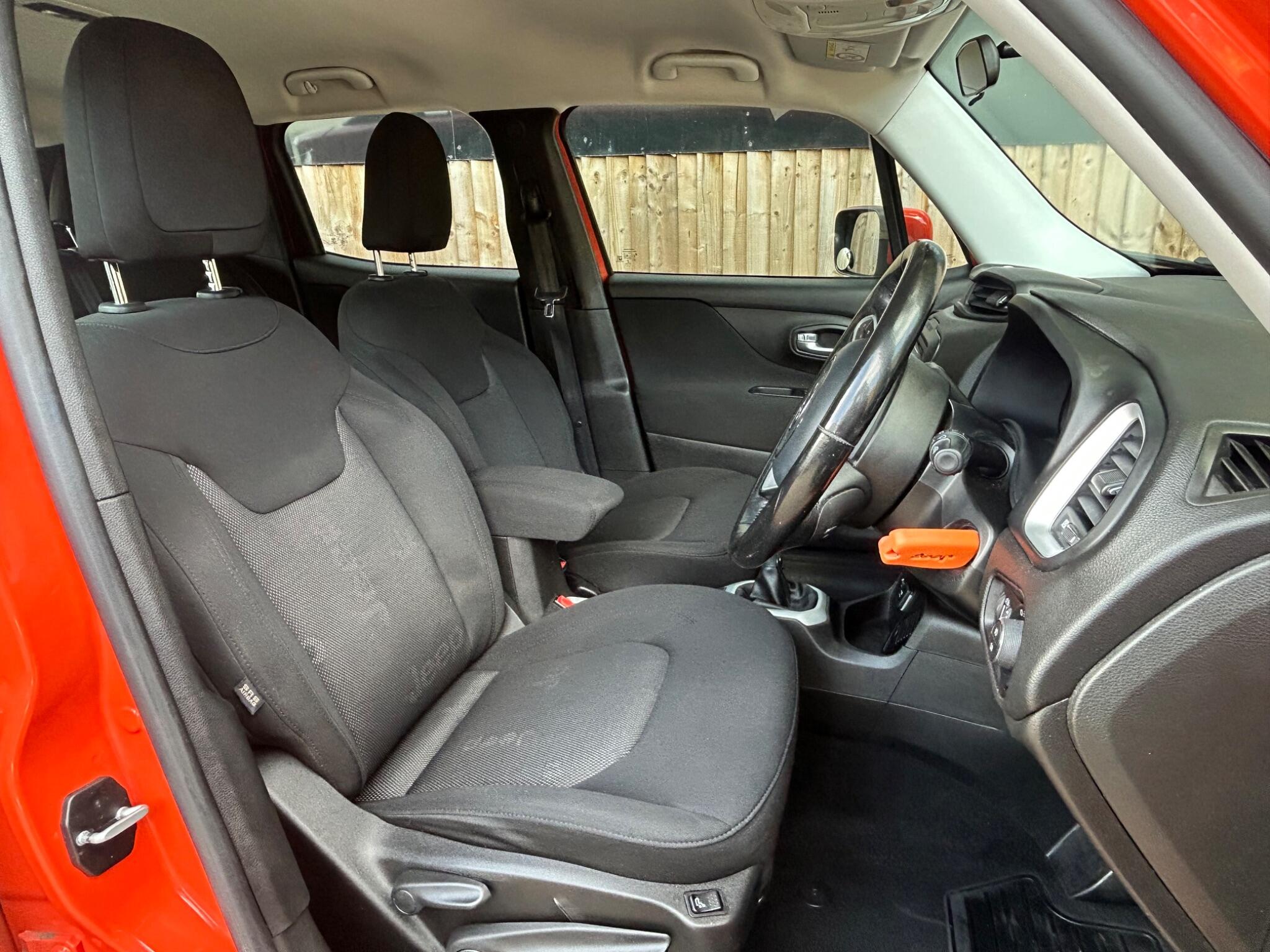 Jeep Renegade view 3