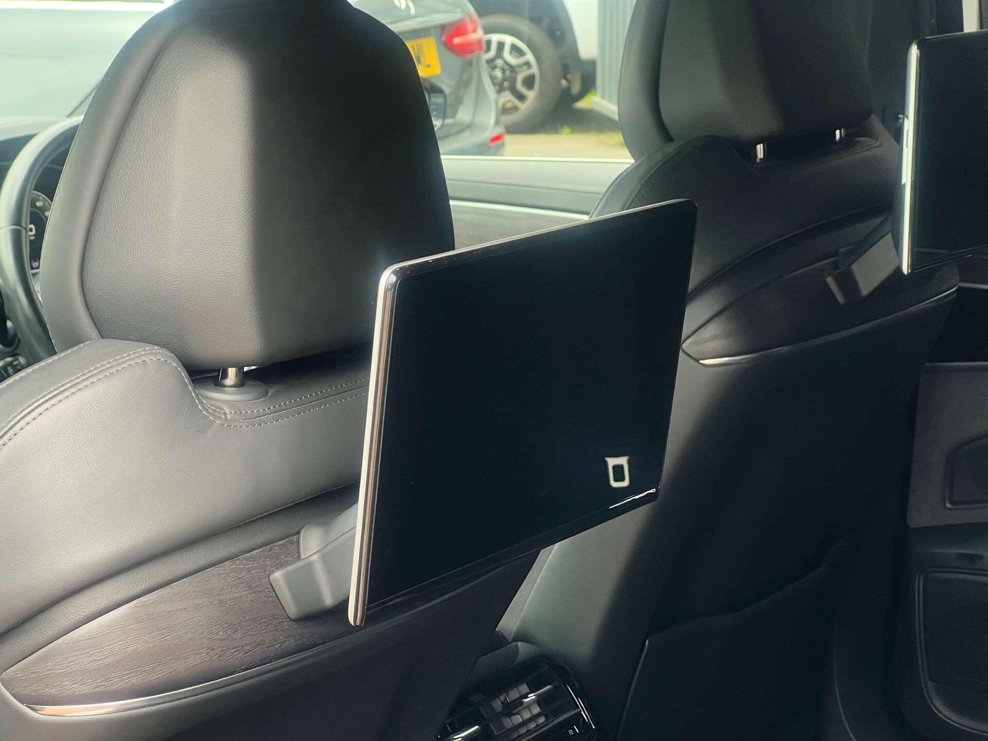 Audi A8 view 45