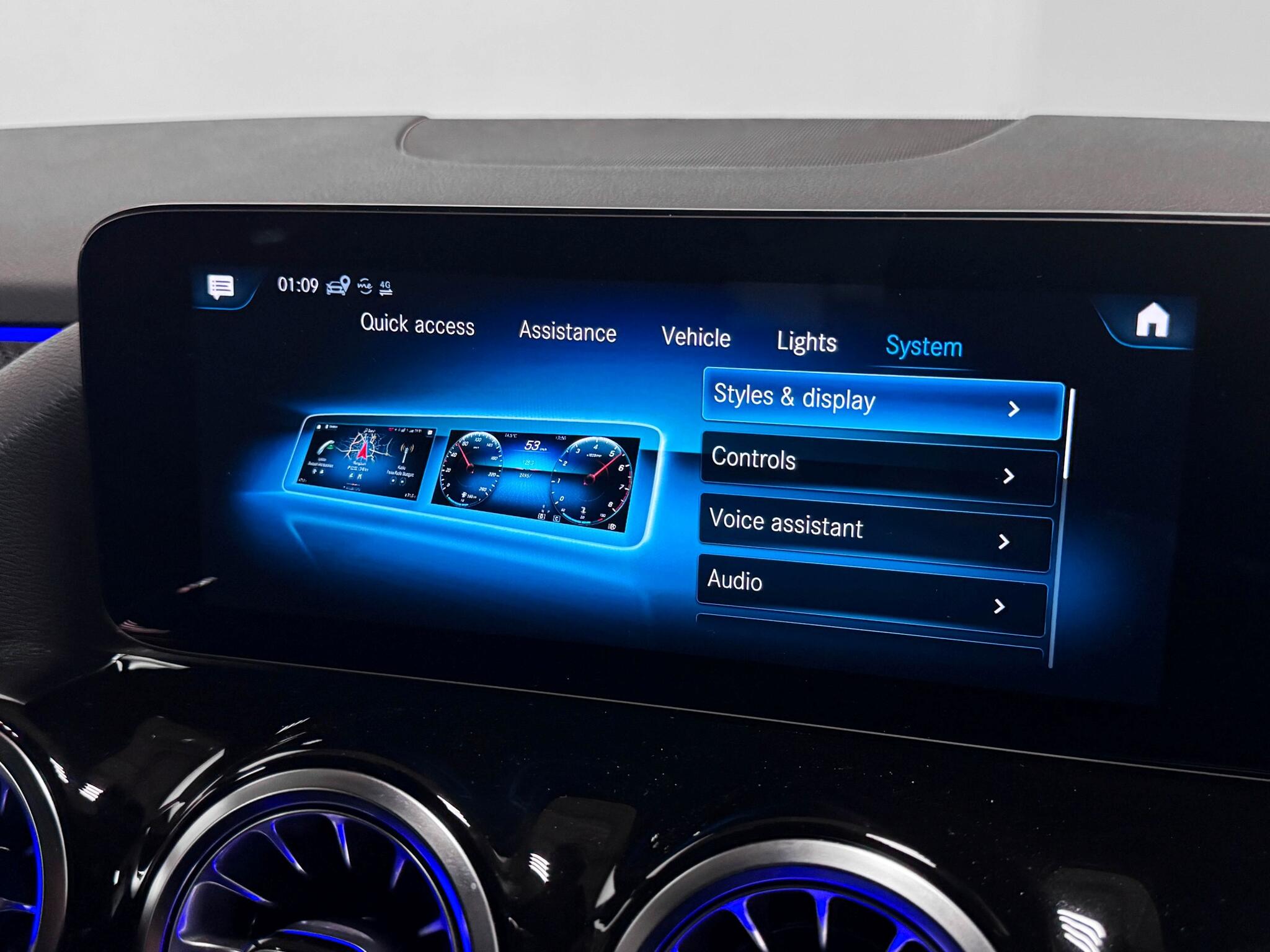 Mercedes-Benz Gla view 59