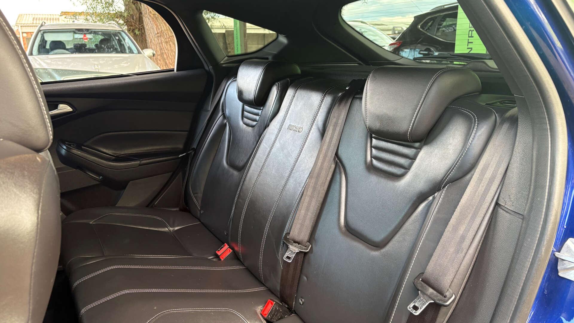 Ford Focus view 3