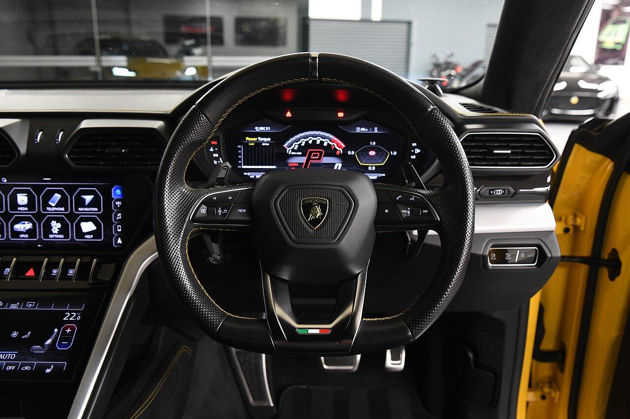 Lamborghini Urus view 18