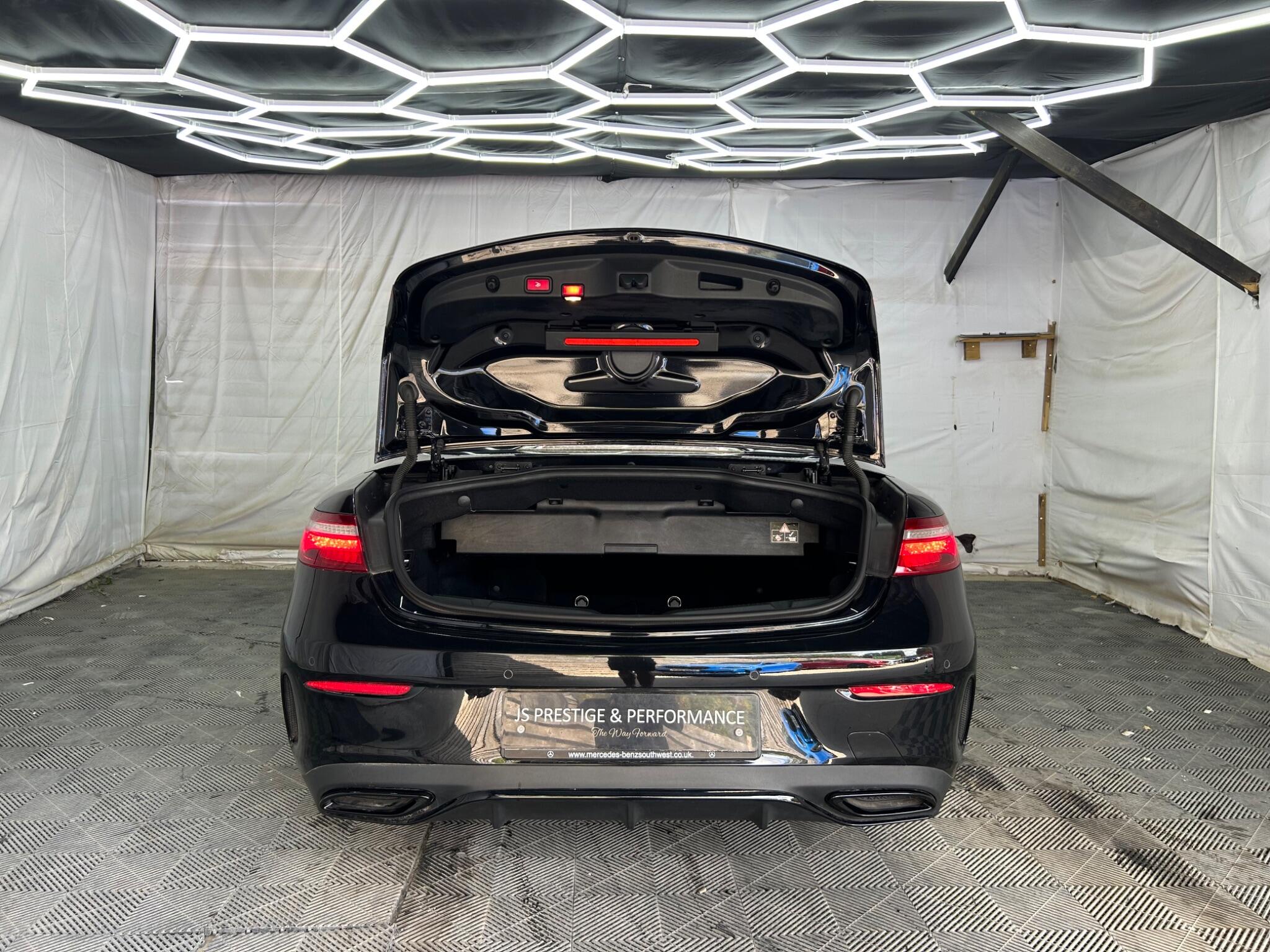 Mercedes-Benz E Class view 9